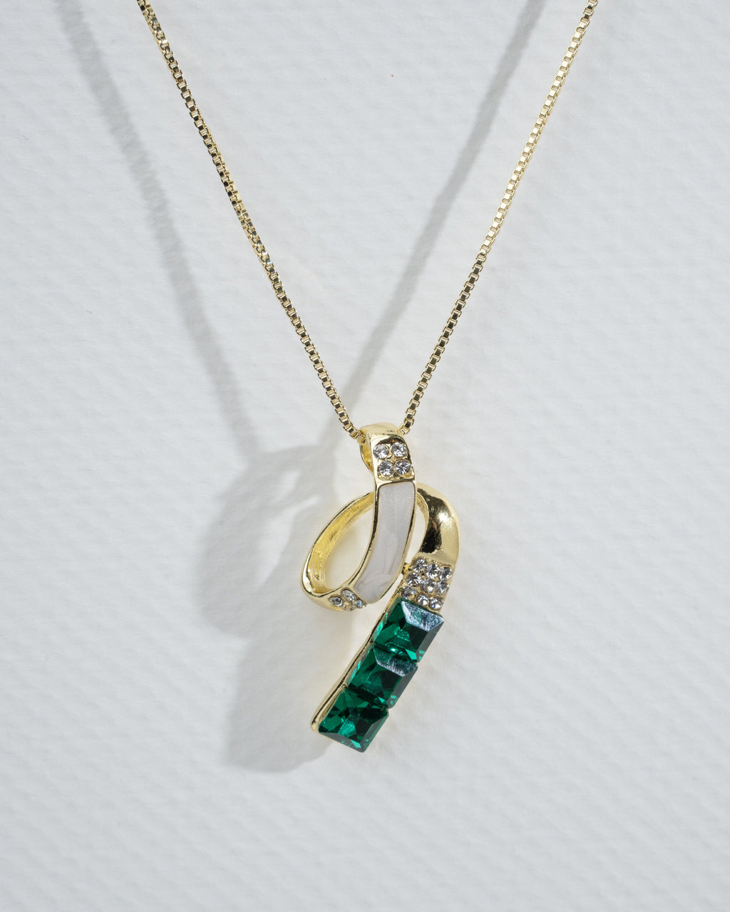 Elegant Gold and Emerald Jewelry Set