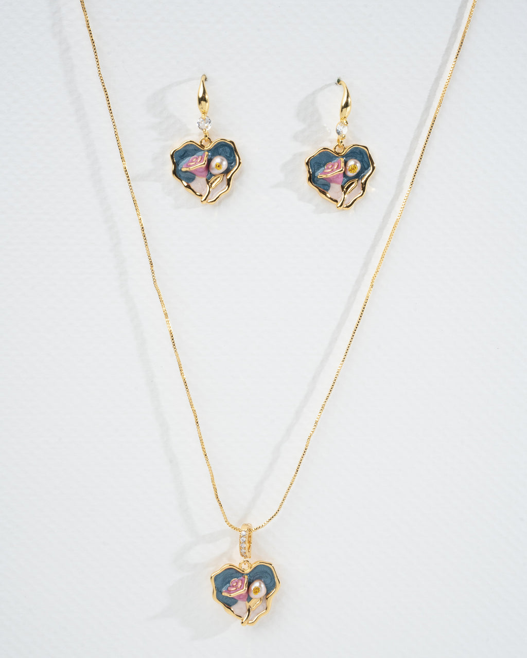 Elegant Floral Heart Necklace and Earring Set in Gold