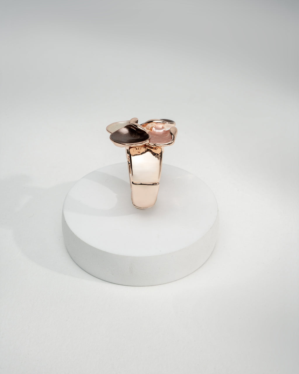 Elegant Rose Gold Flower Band Ring