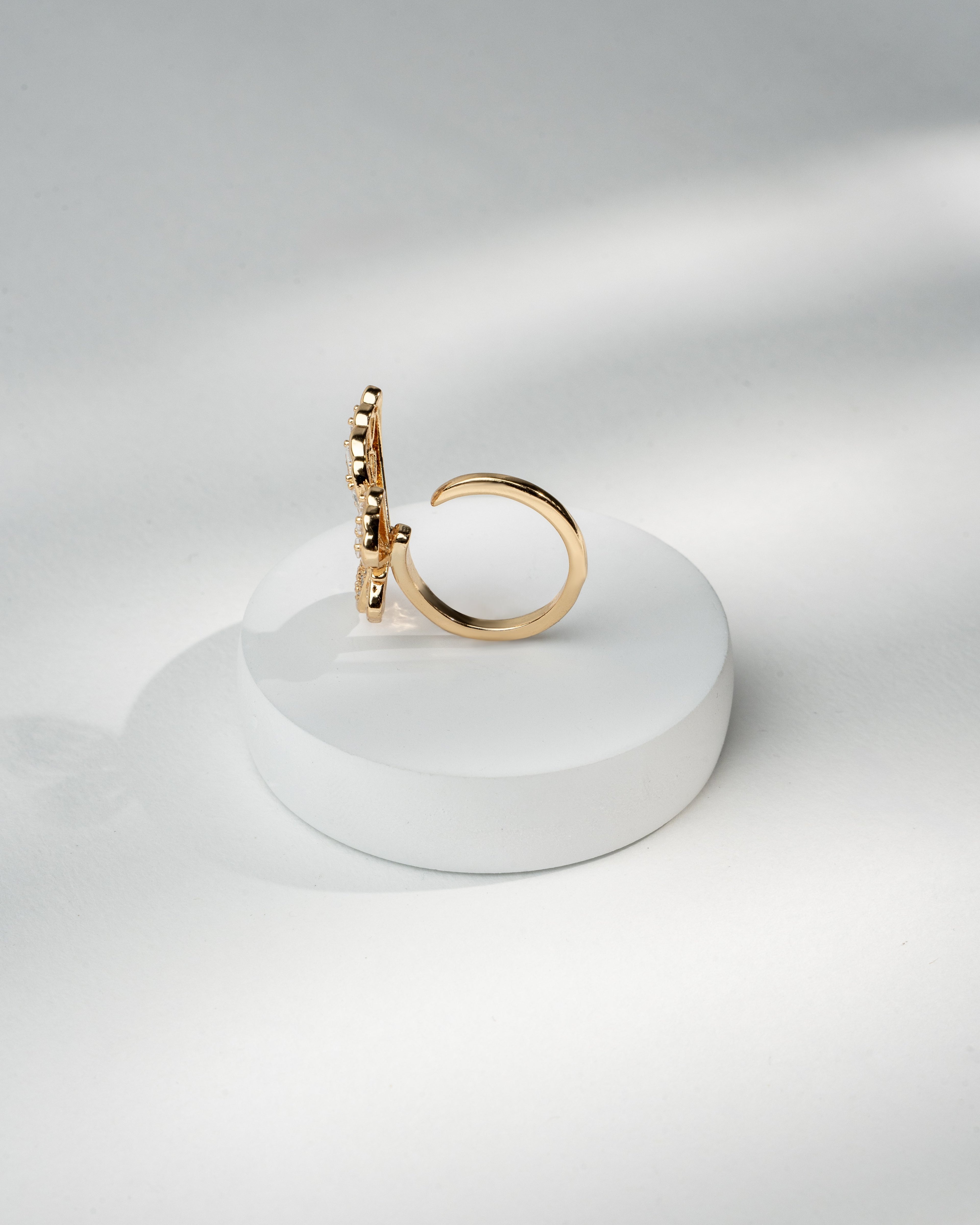 Exquisite Gold Butterfly Diamond Ring