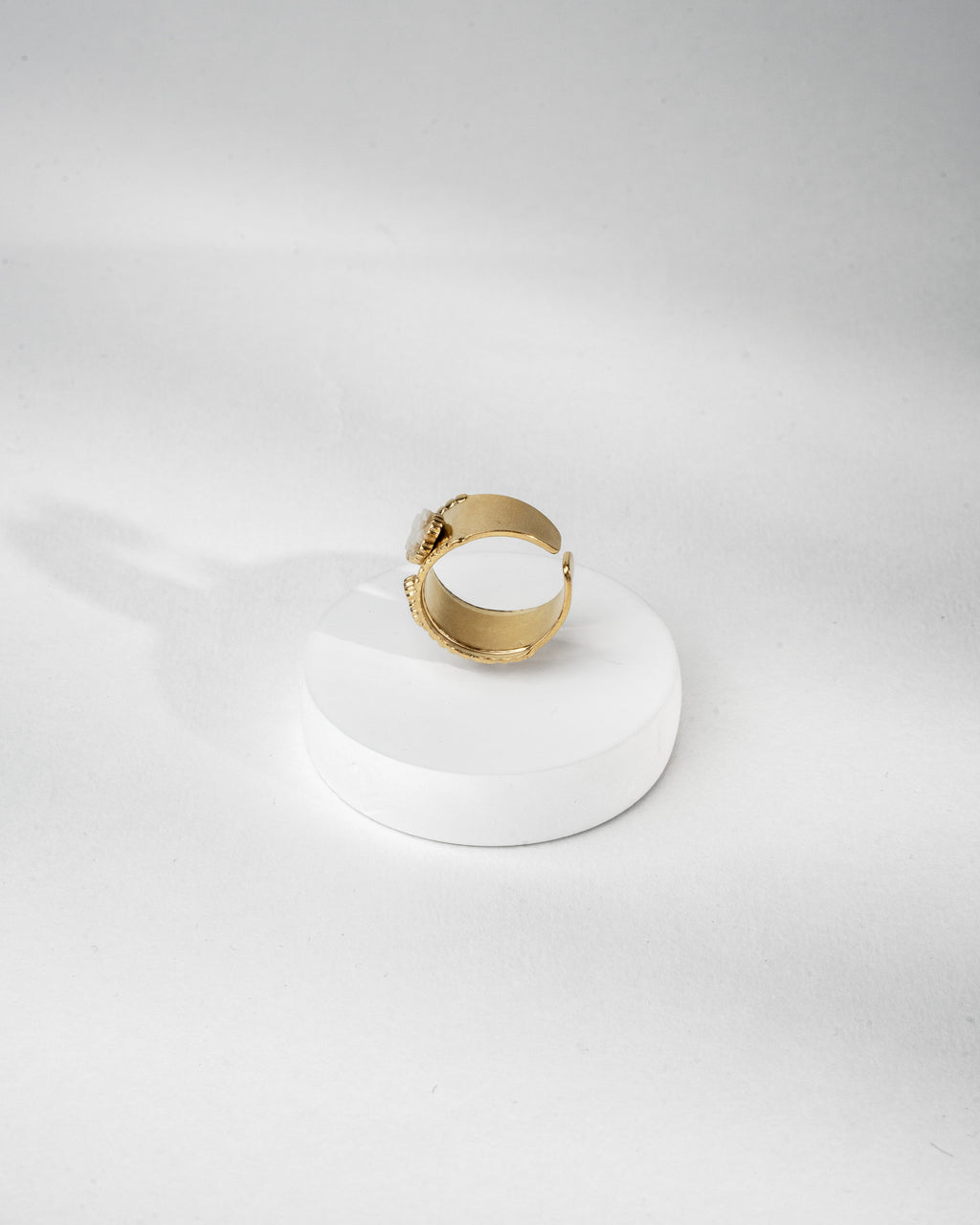 Elegant Gold-Plated Clover Ring