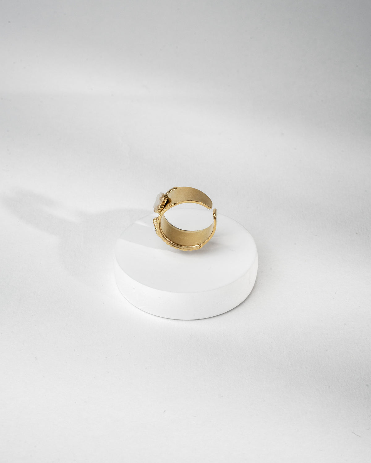 Elegant Gold-Plated Clover Ring