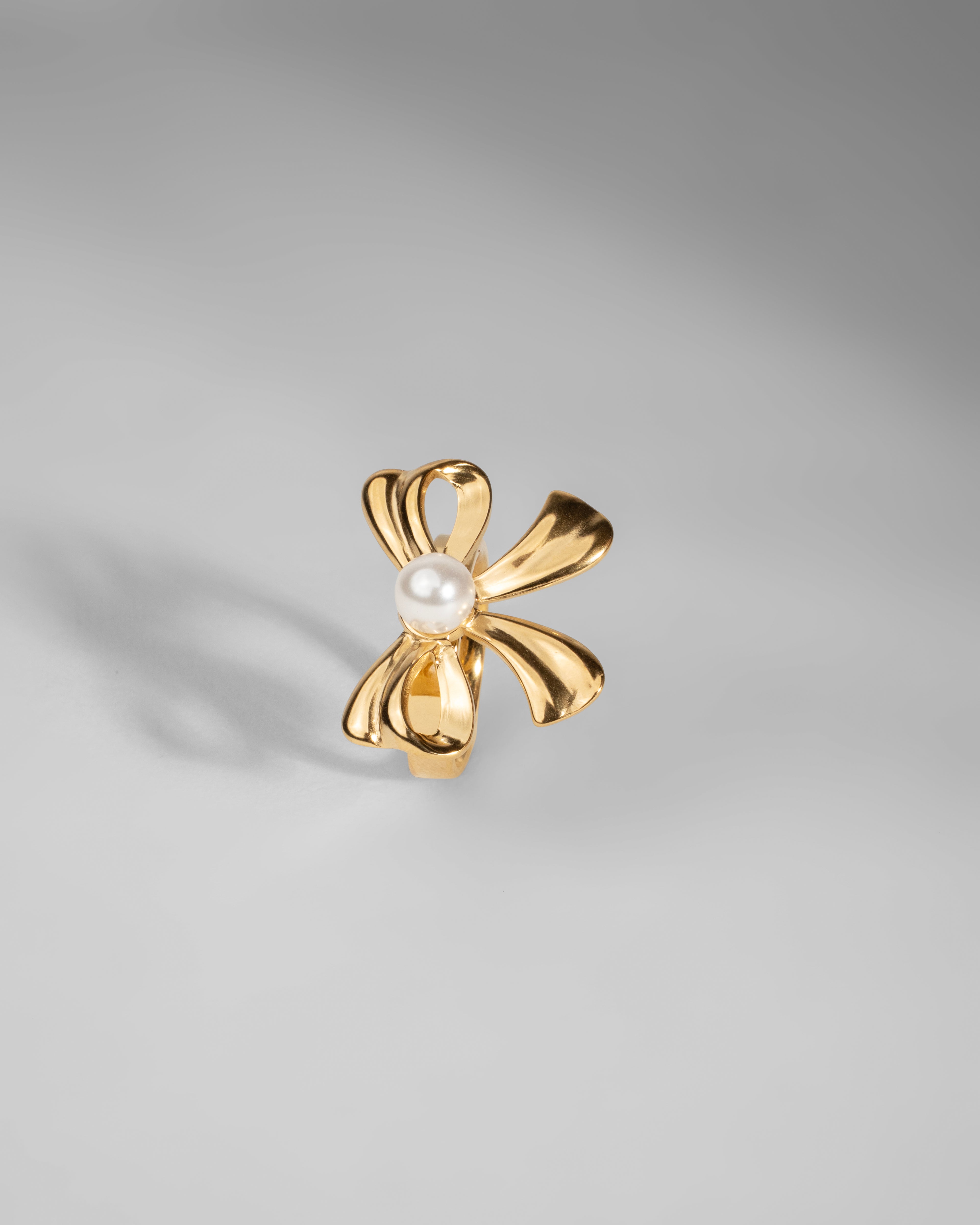Elegant Gold Bow Pearl Ring