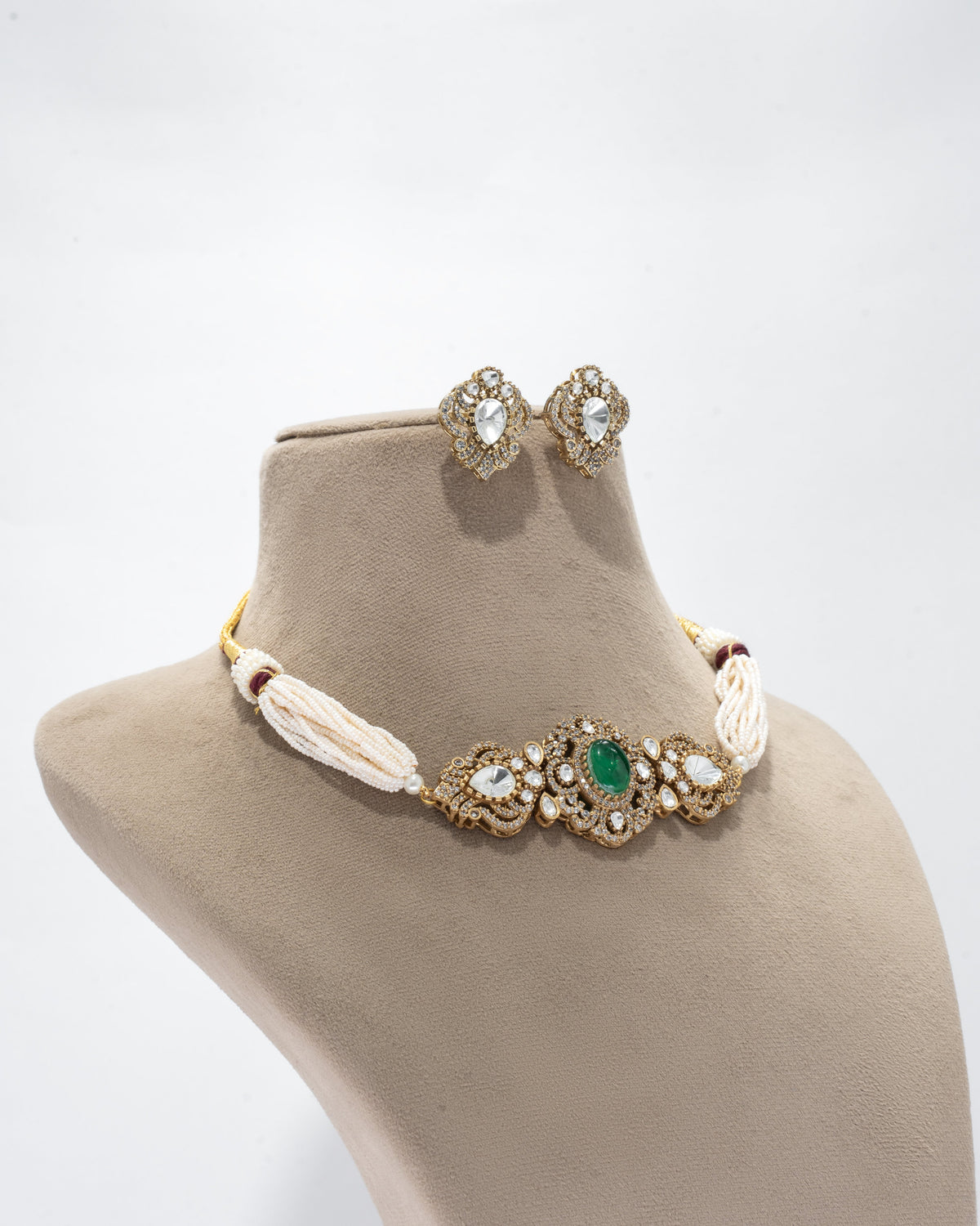 Exquisite Kundan and Pearl Bridal Jewelry Set