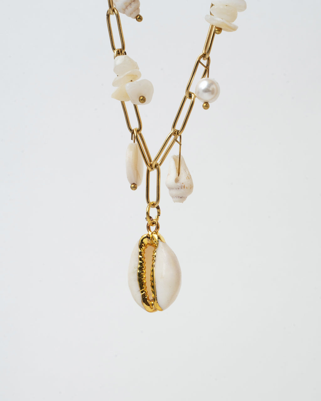 Gold Chain Seashell Pendant Necklace
