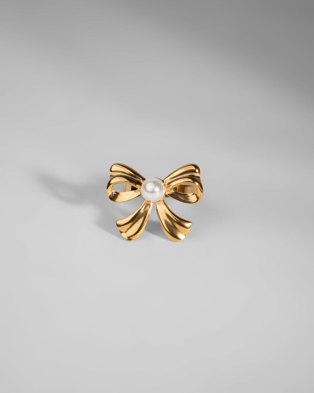 Elegant Gold Bow Pearl Ring