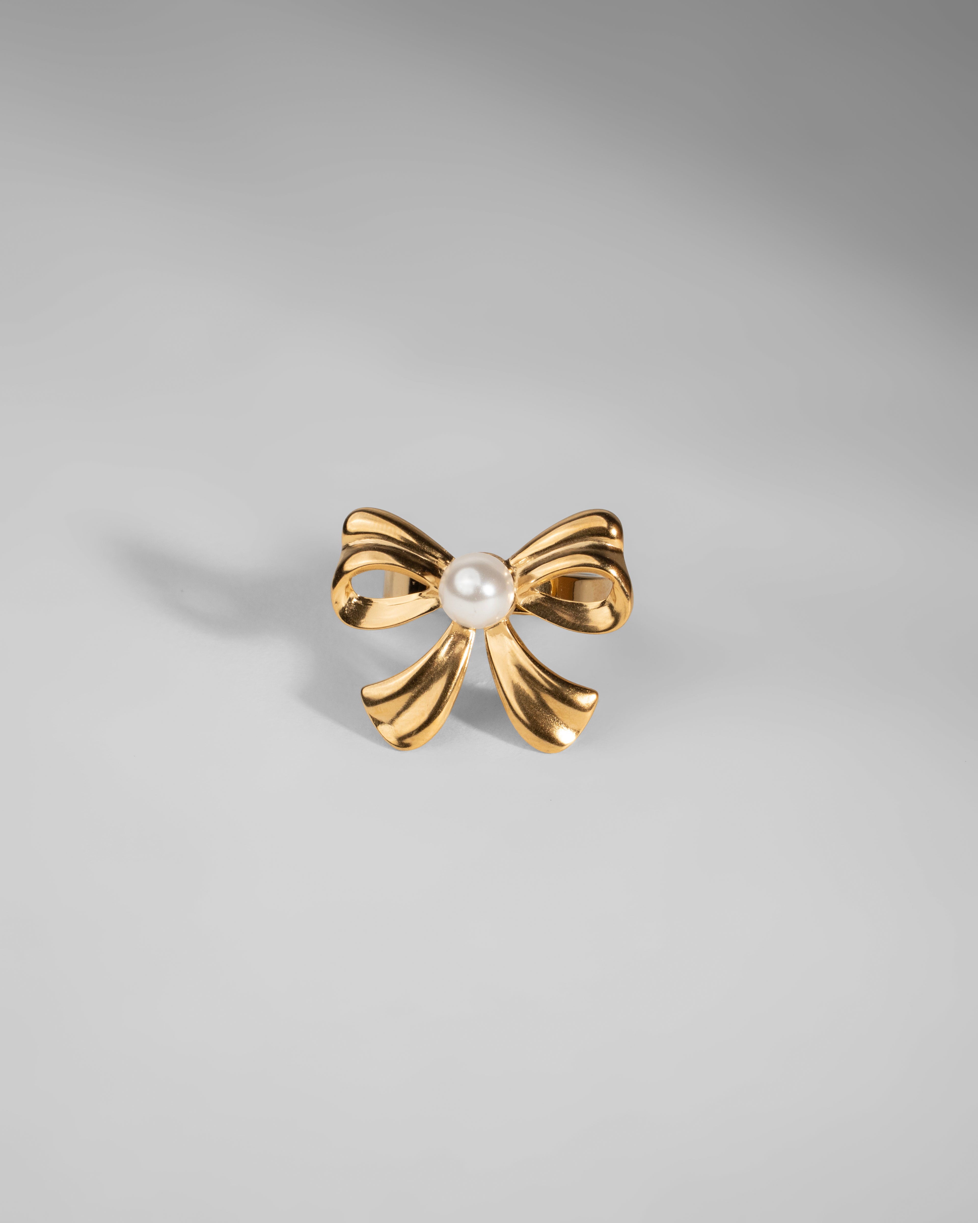 Elegant Gold Bow Pearl Ring