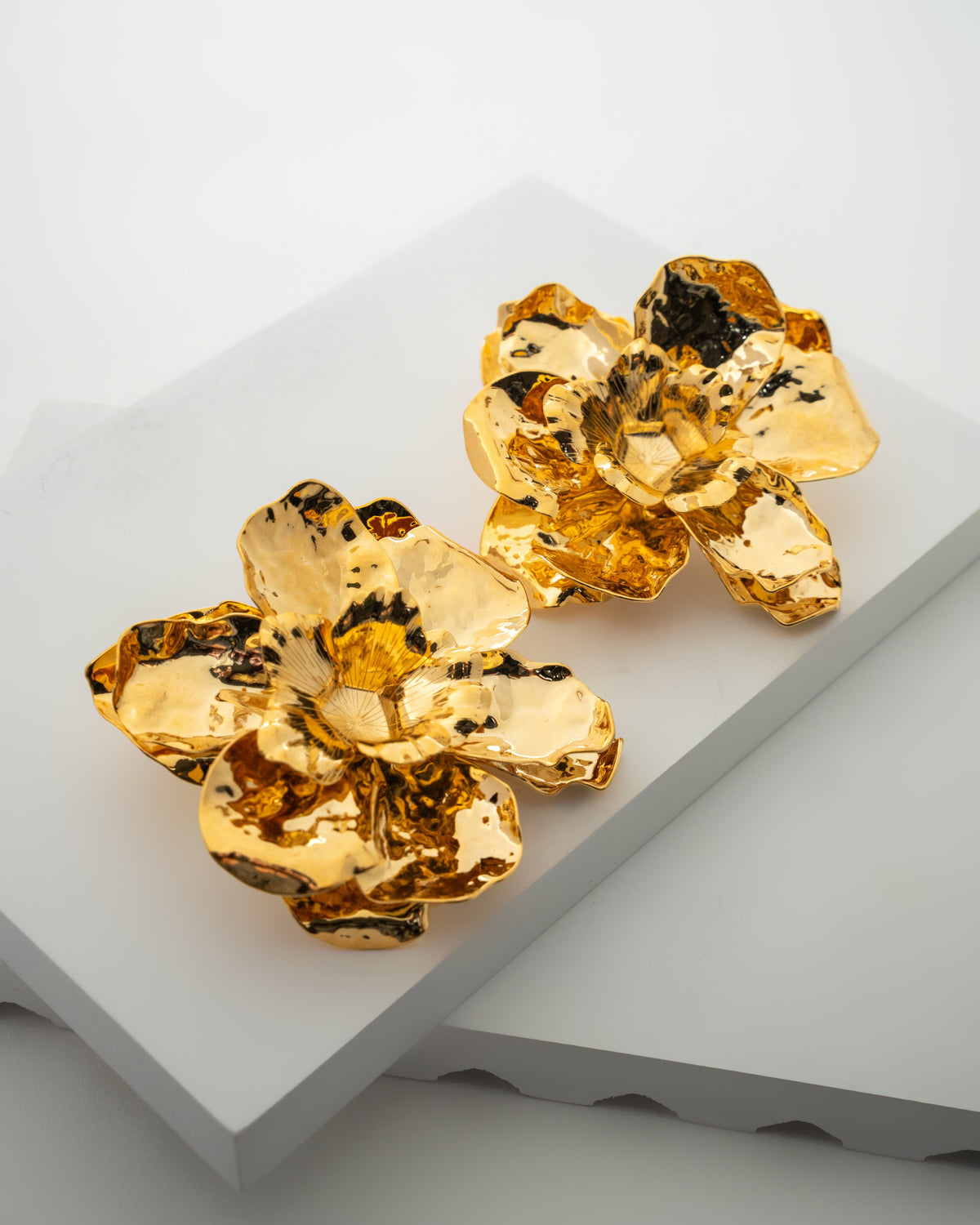 Luxurious Gold-Plated Floral Earring