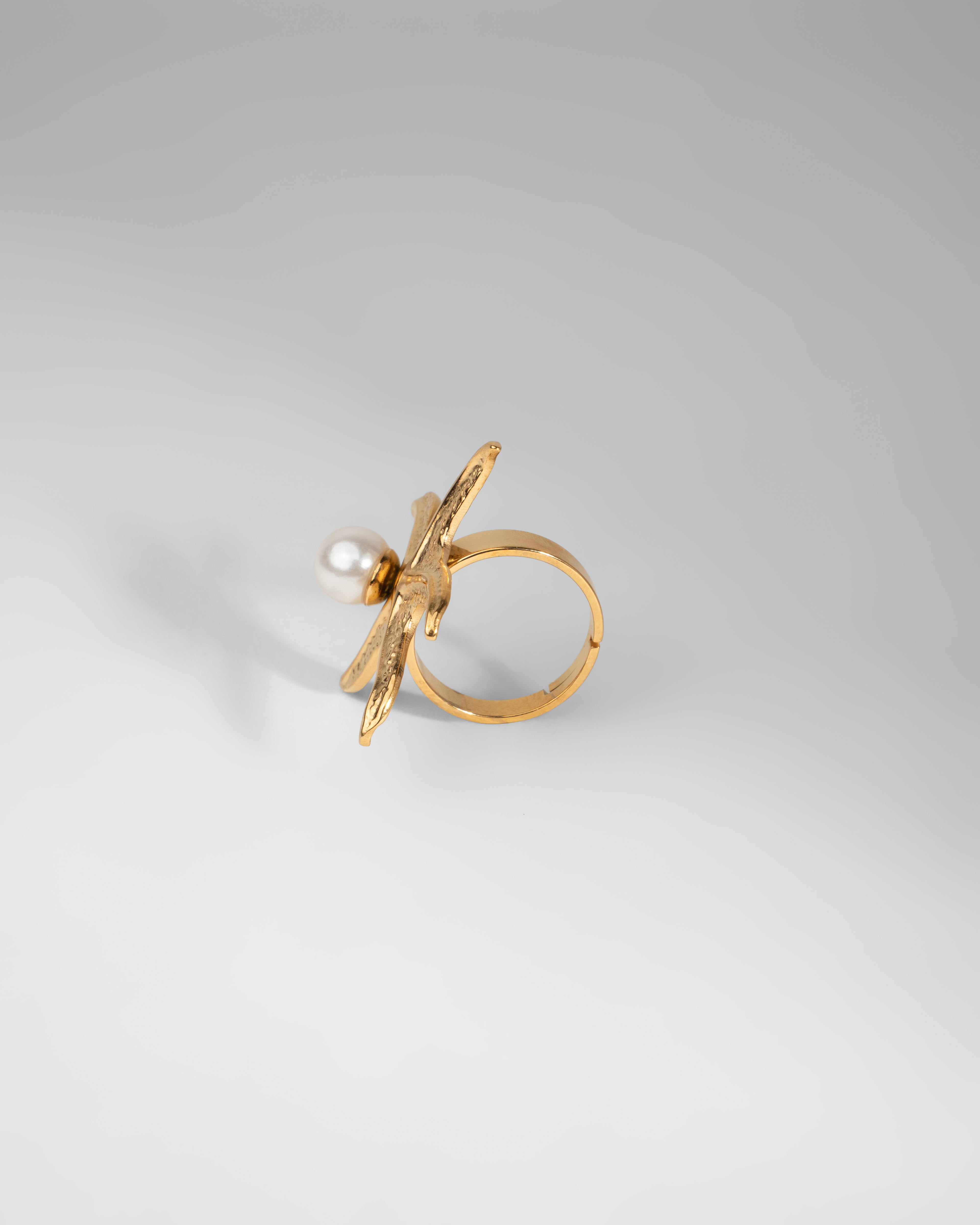 Elegant Starfish Design Gold Ring with Pearl Accent