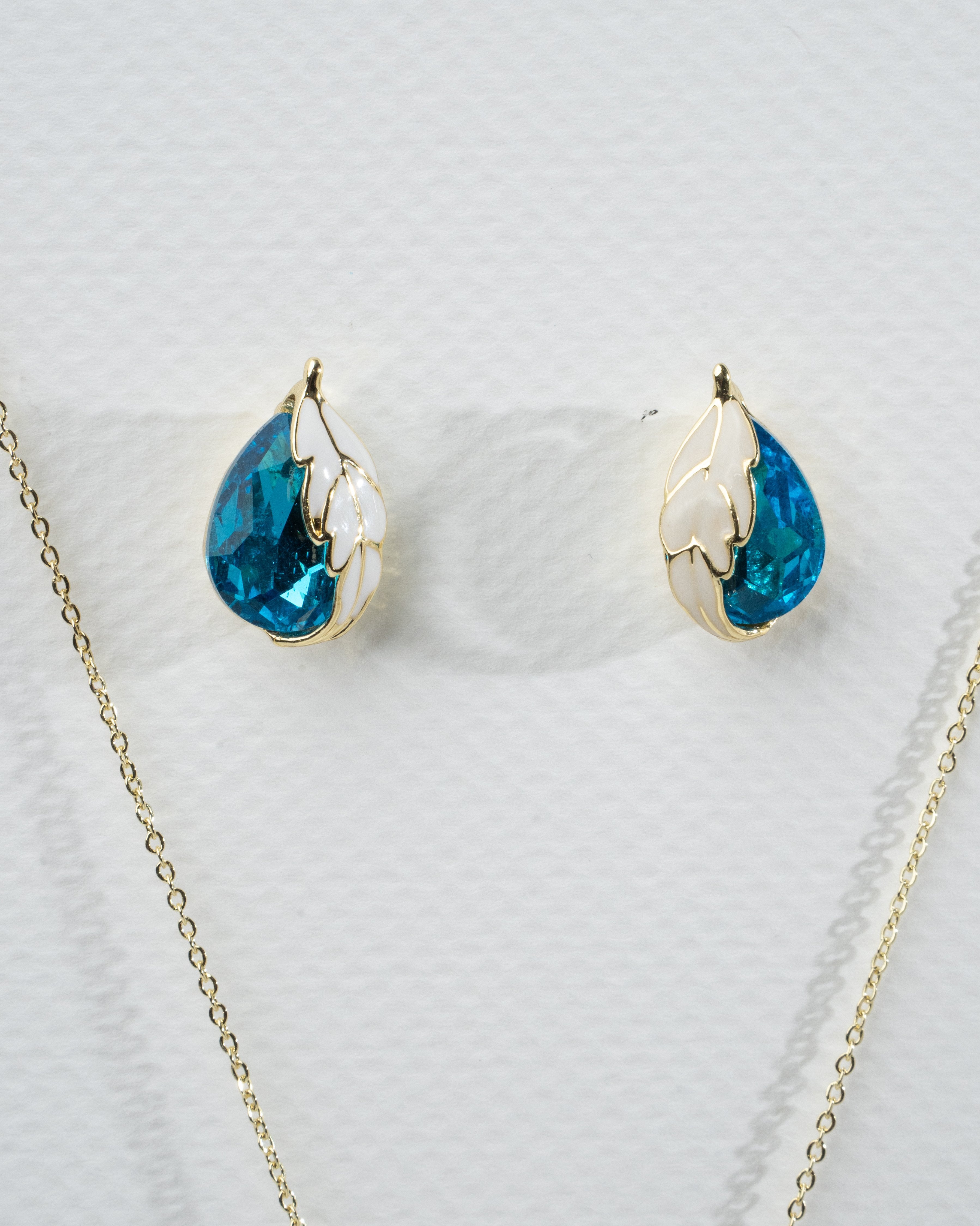 Elegant Blue Crystal Teardrop Necklace and Earrings Set
