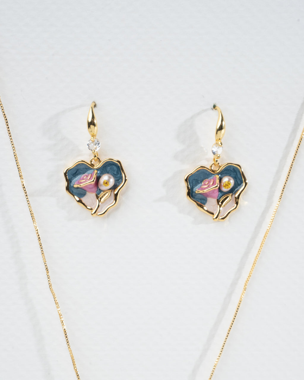 Elegant Floral Heart Necklace and Earring Set in Gold