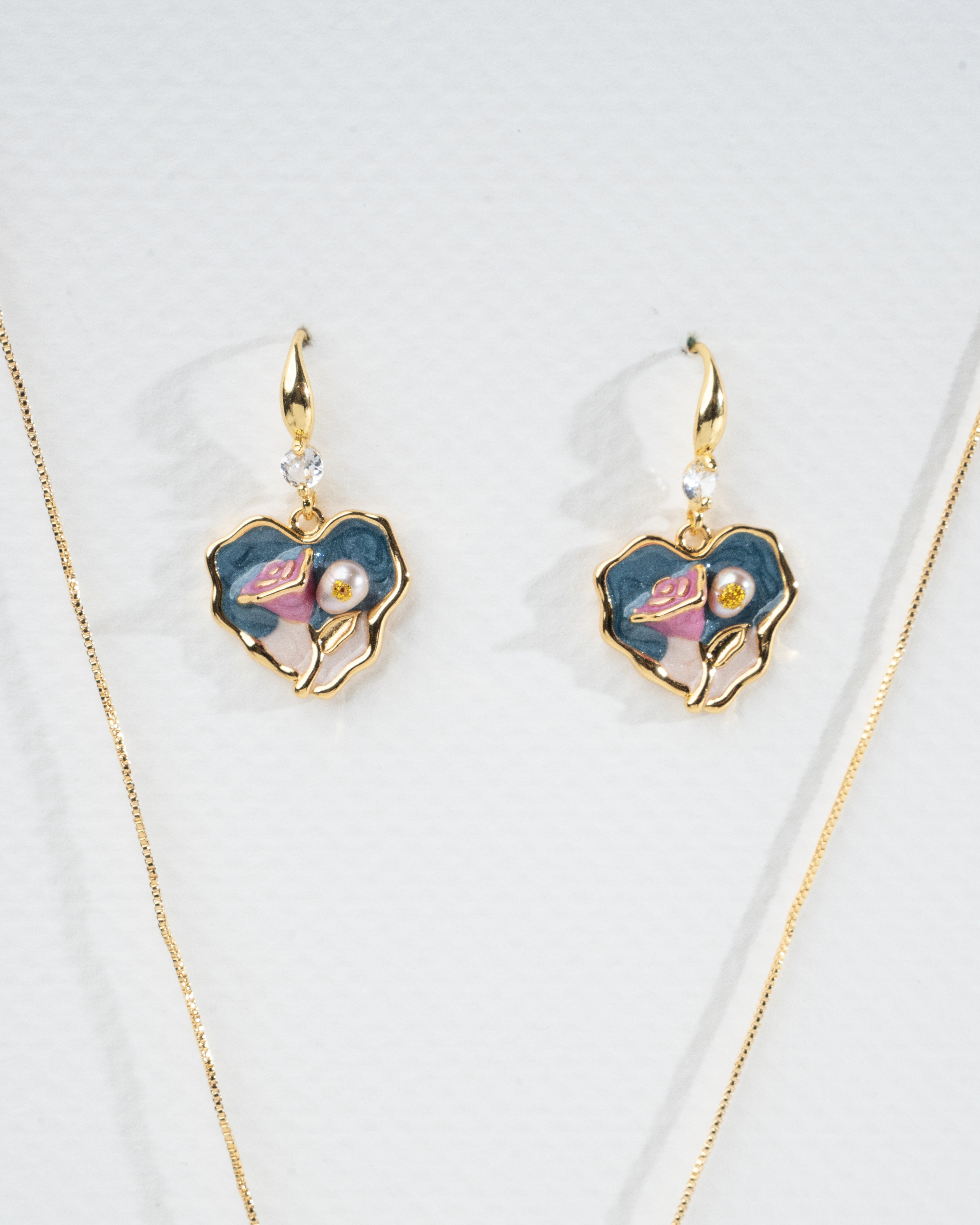 Elegant Floral Heart Necklace and Earring Set in Gold