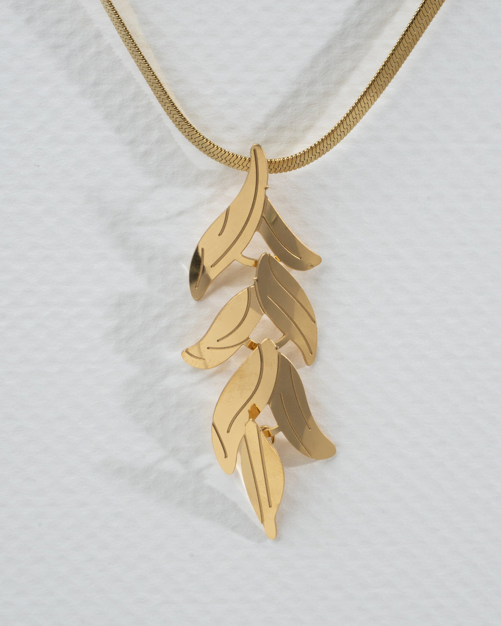 Elegant Leaf Pendant Necklace and Earring Set