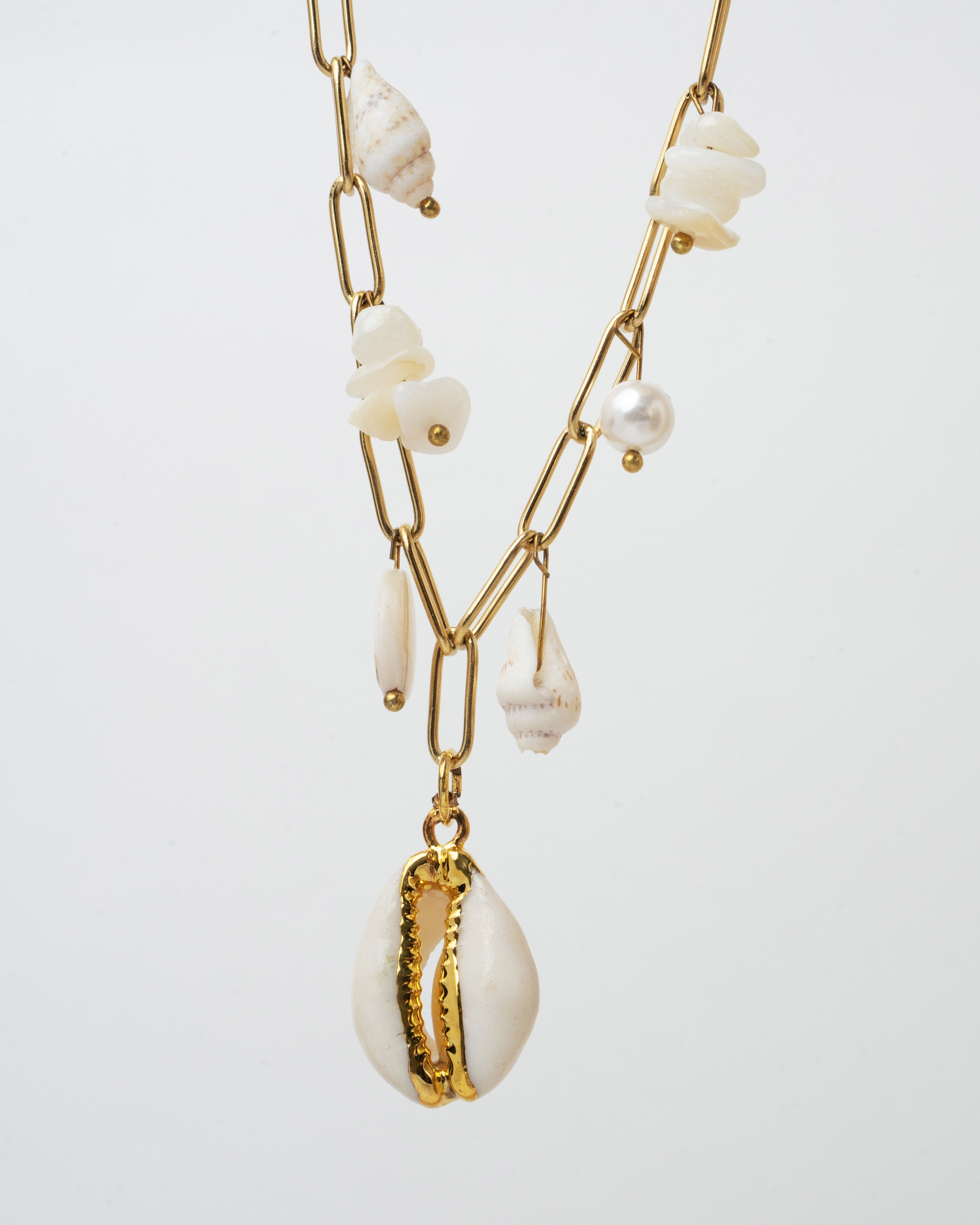 Gold Chain Seashell Pendant Necklace