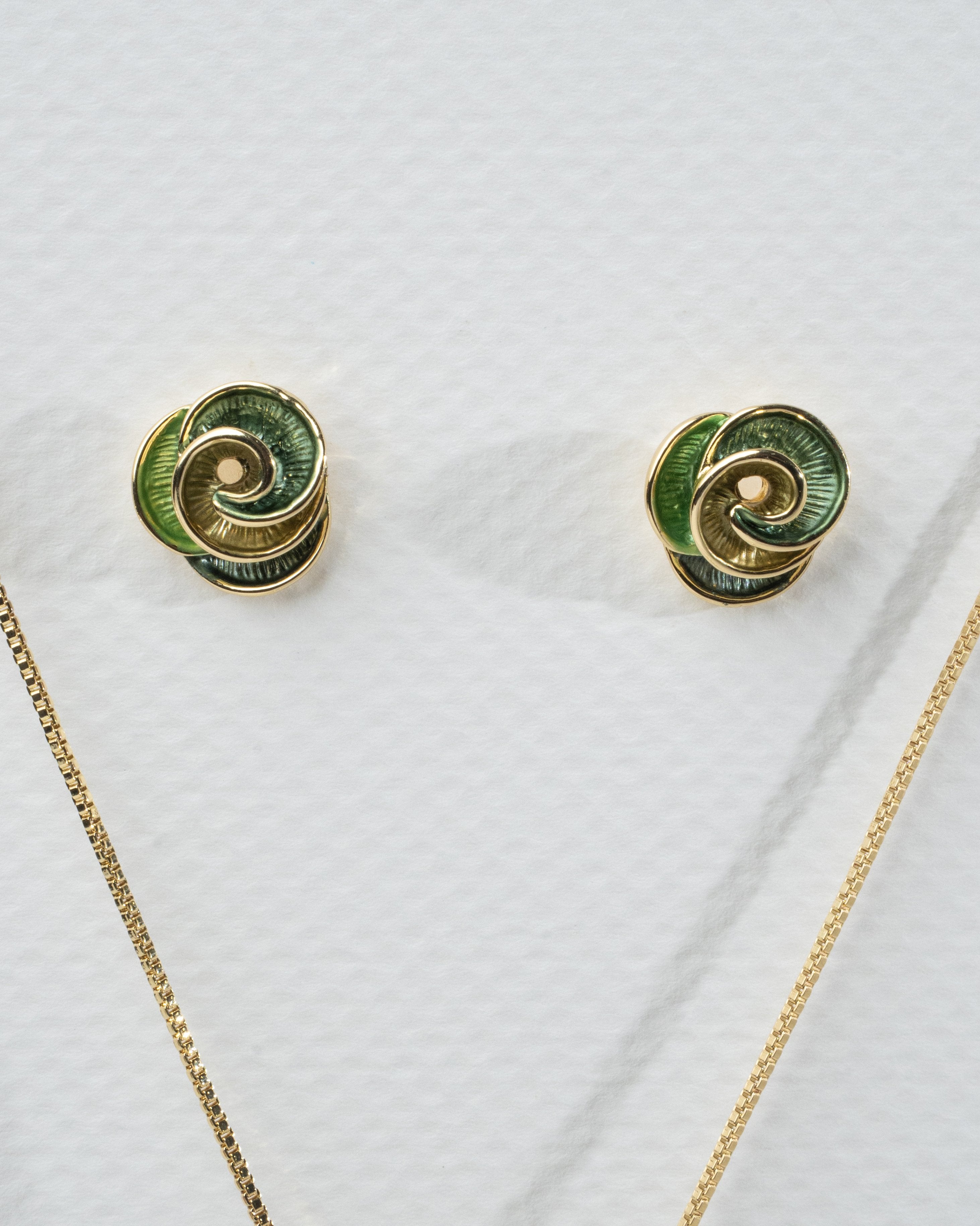Elegant Spiral Green Enamel Jewelry Set - Necklace and Earrings