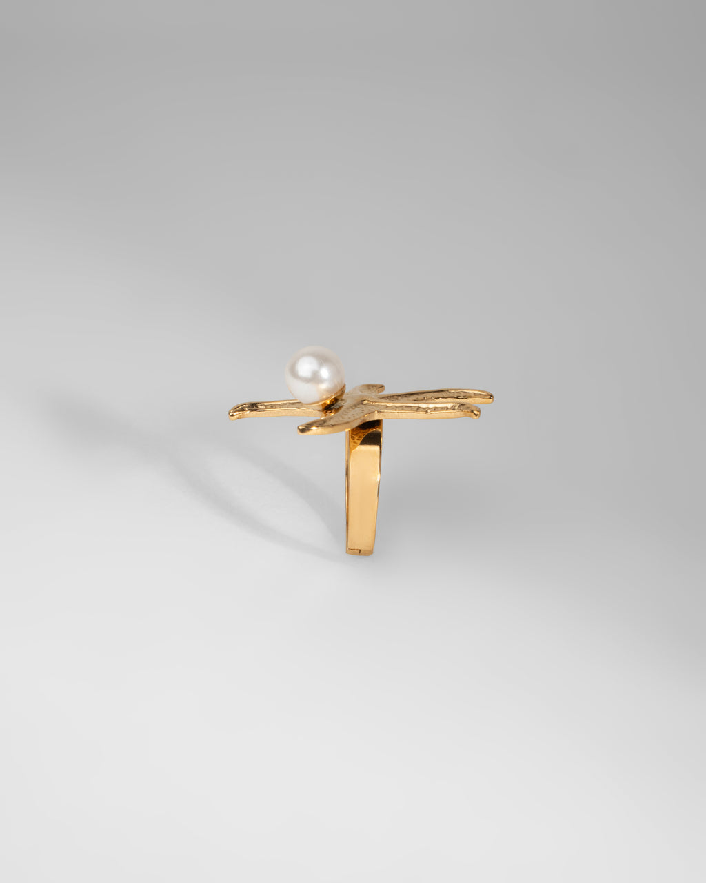 Elegant Starfish Design Gold Ring with Pearl Accent