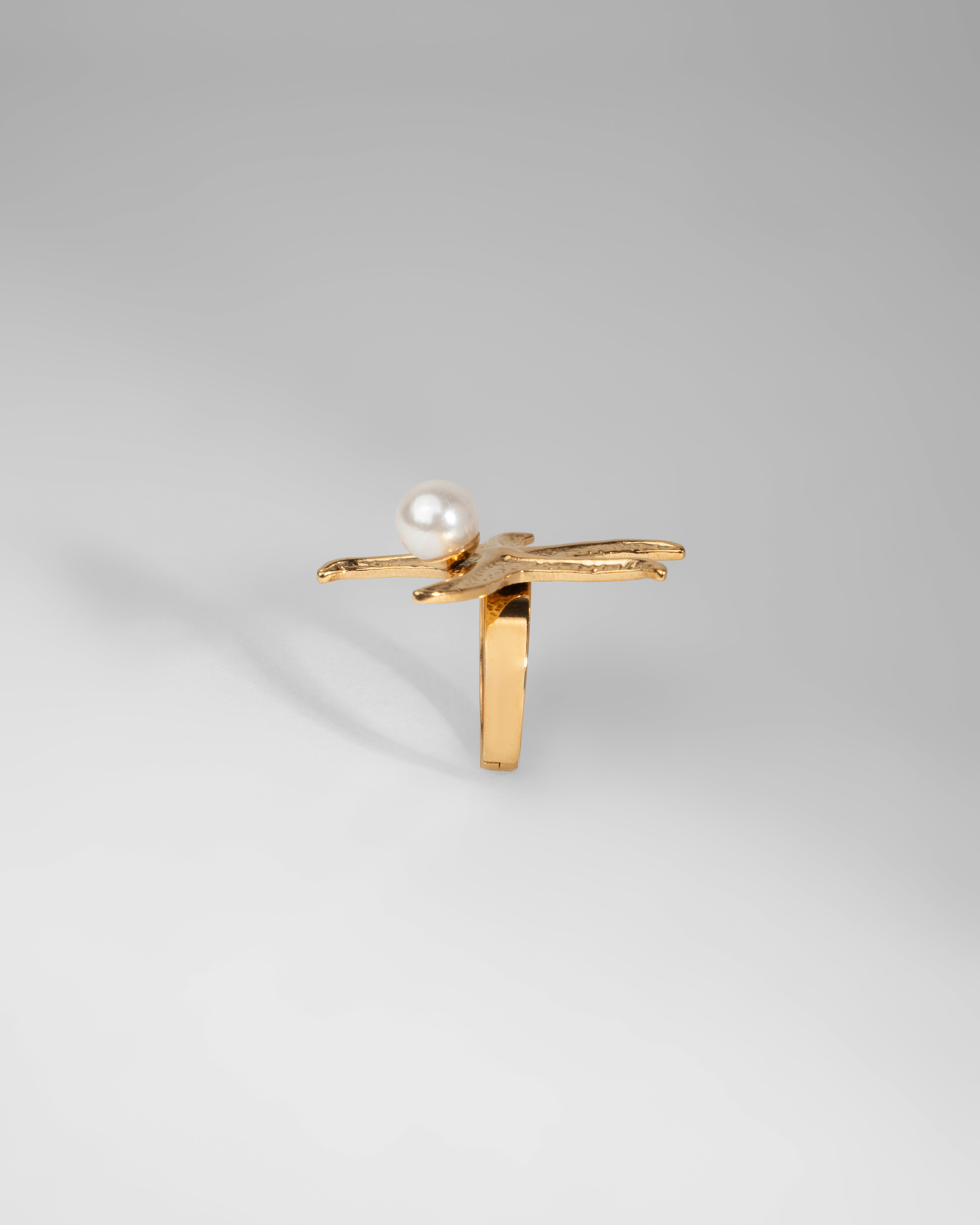Elegant Starfish Design Gold Ring with Pearl Accent