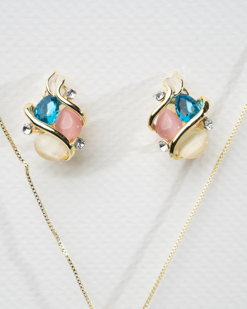 Elegant Tri-Gem Gold Pendant Necklace