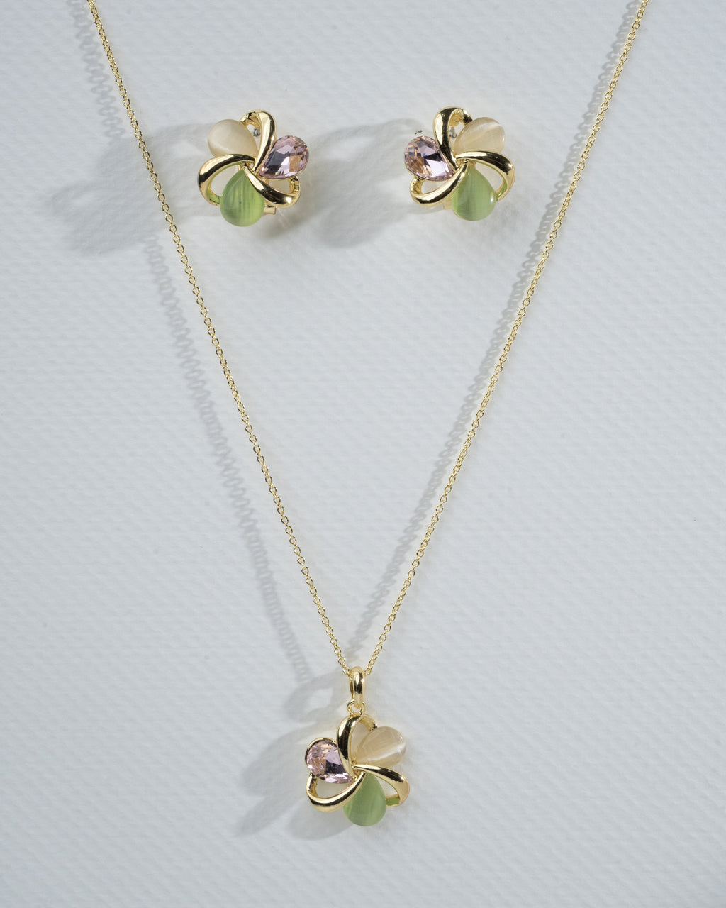 Elegant Floral Gemstone Necklace and Earring Set