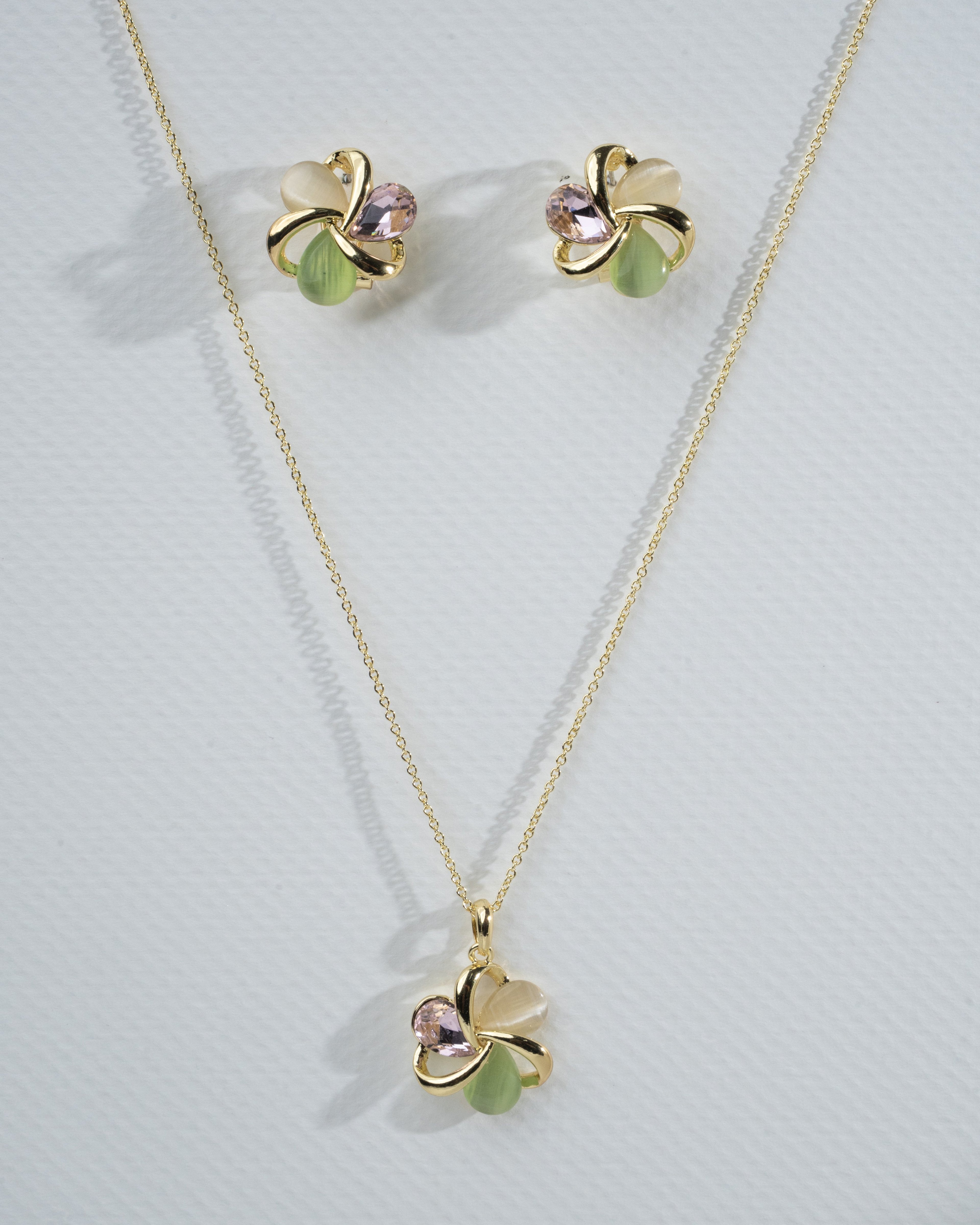 Elegant Floral Gemstone Necklace and Earring Set