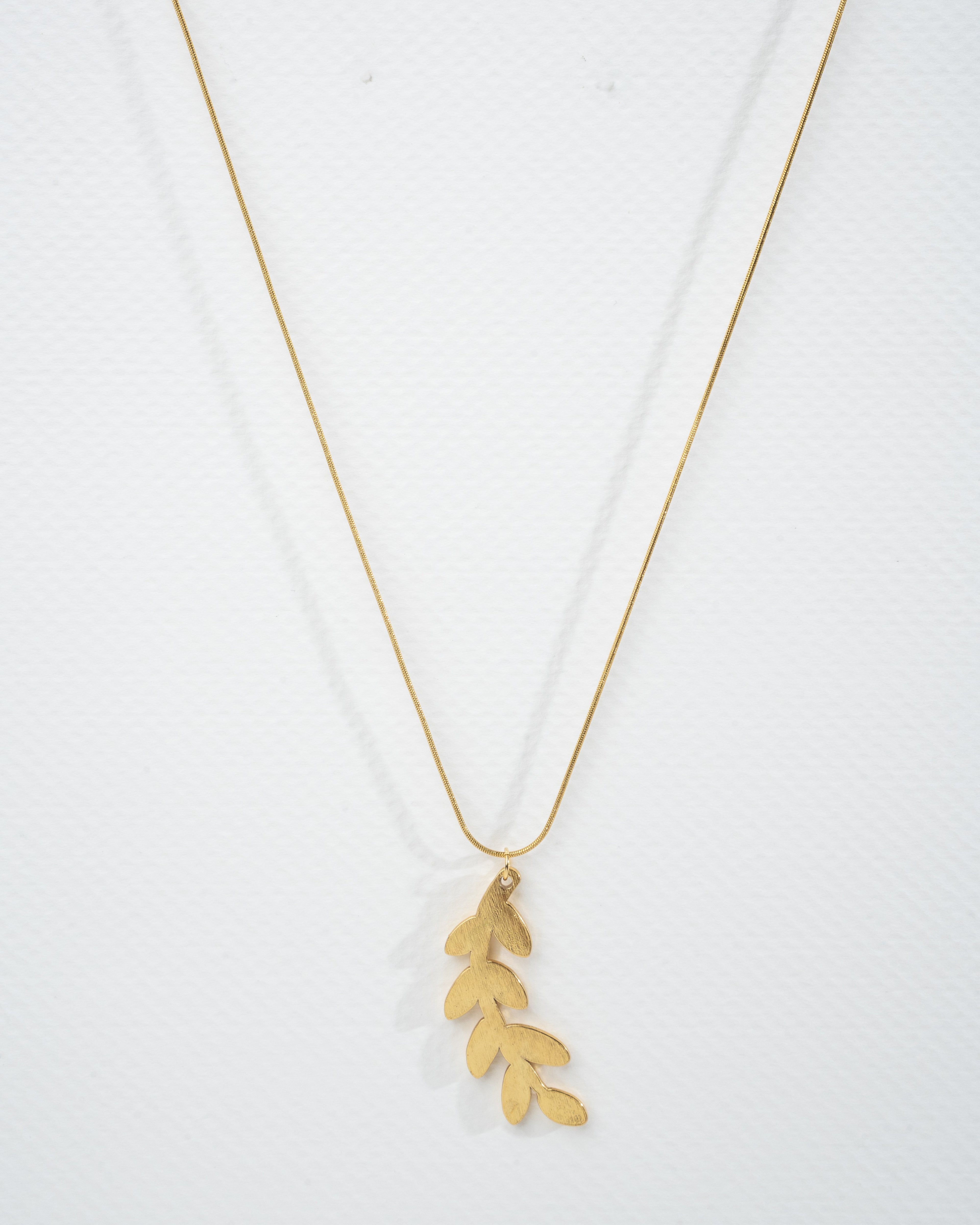 Elegant Gold Leaf Pendant Necklace