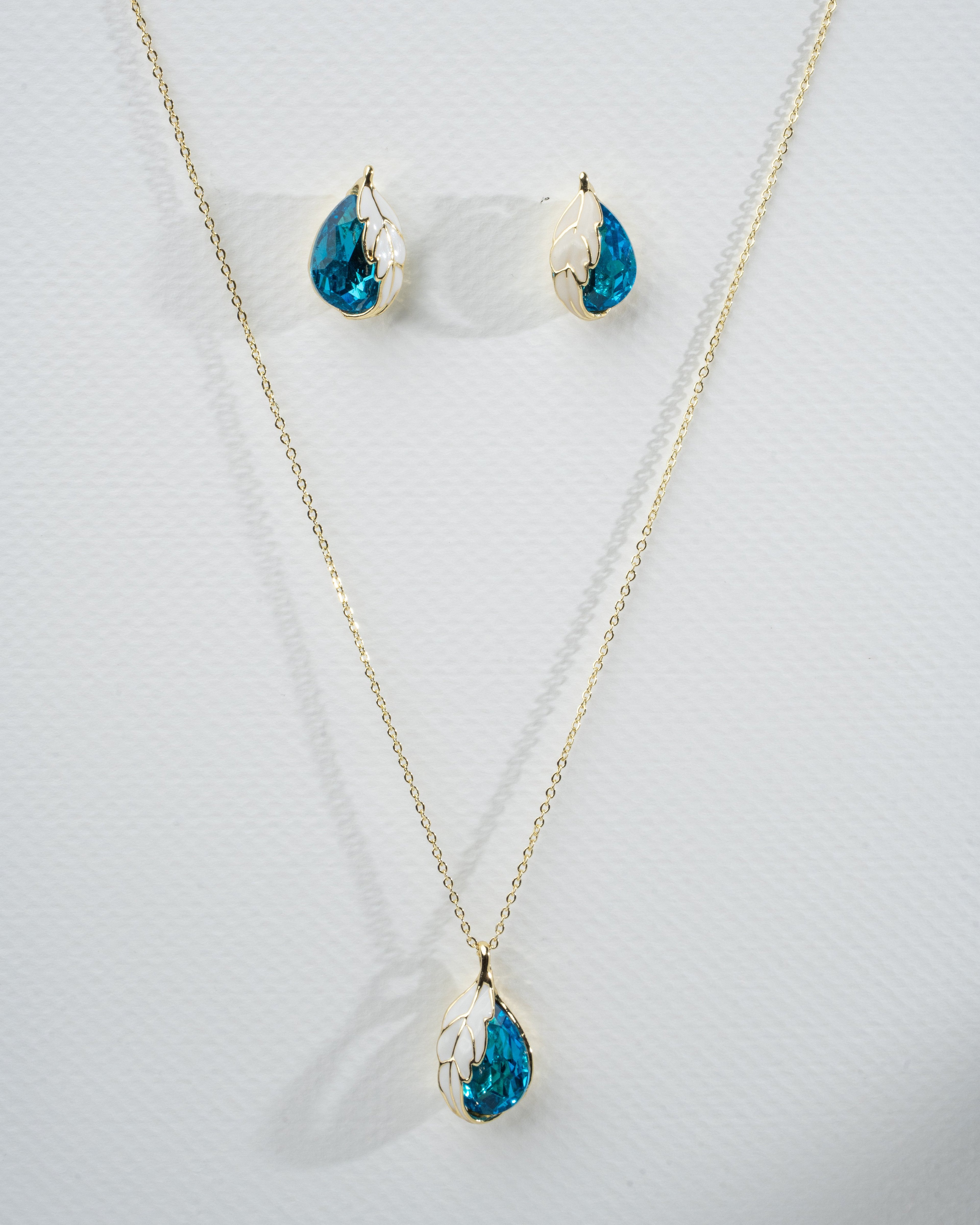 Elegant Blue Crystal Teardrop Necklace and Earrings Set