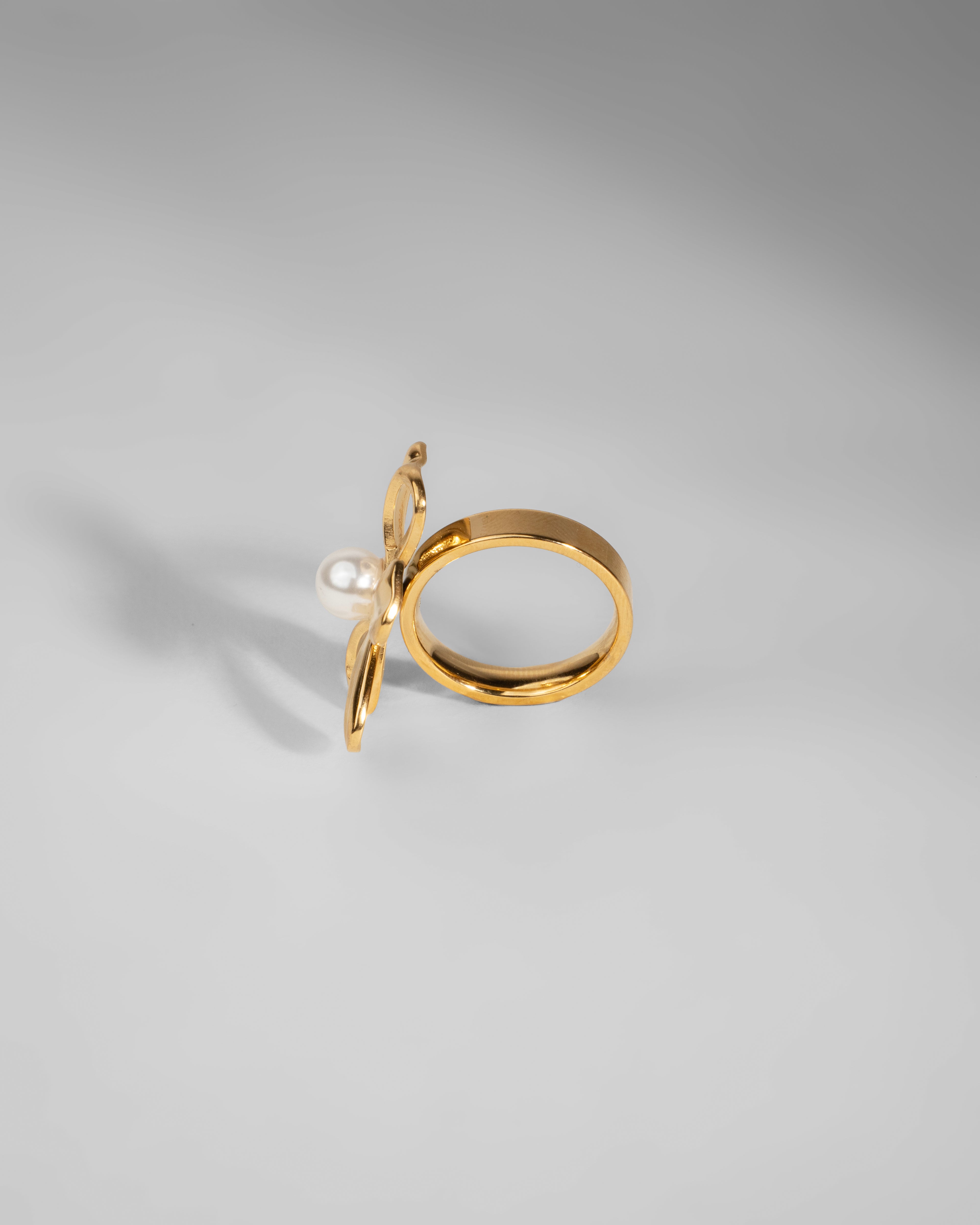 Elegant Gold Bow Pearl Ring
