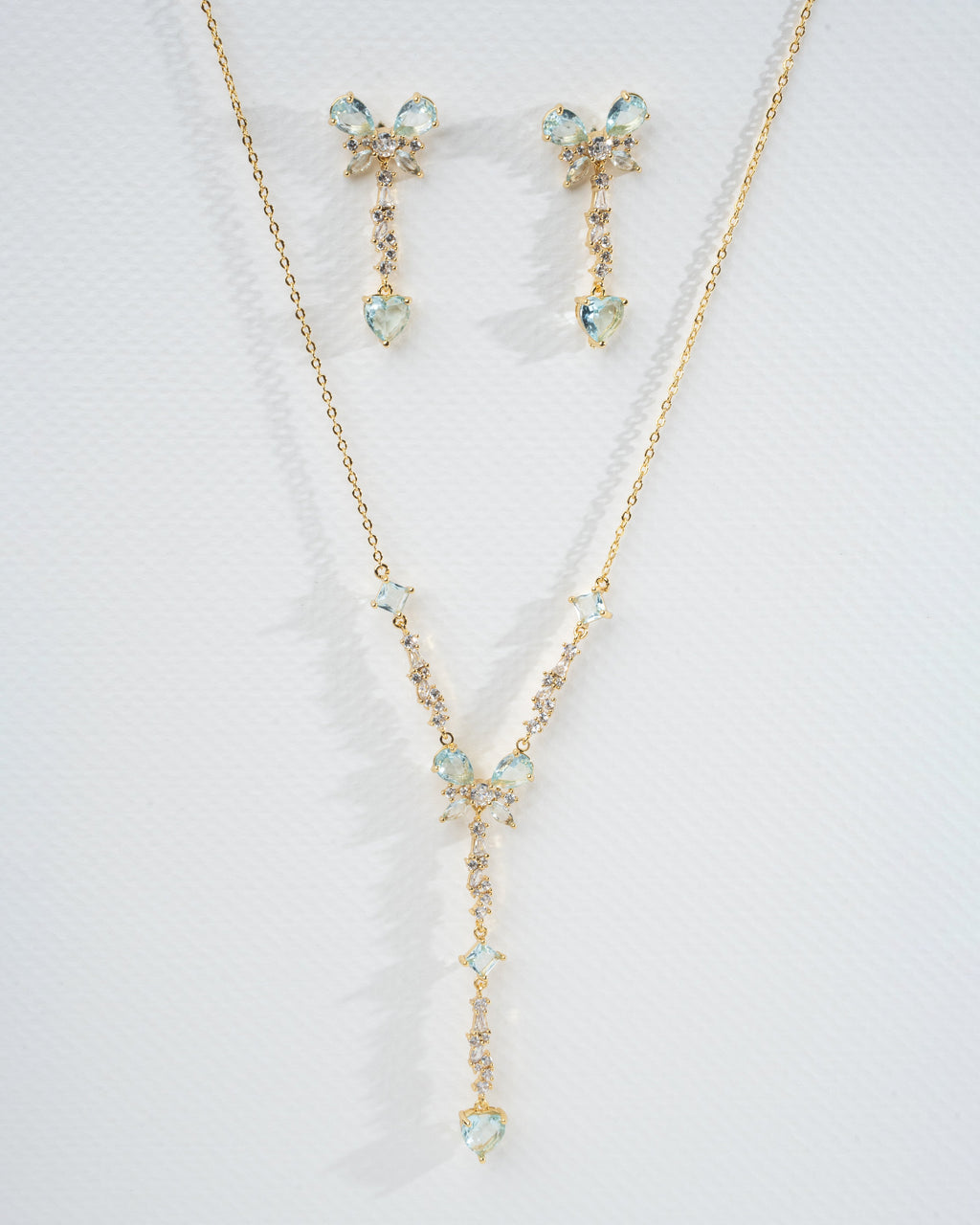Elegant Aquamarine and Diamond Gold Necklace and Earrings Set