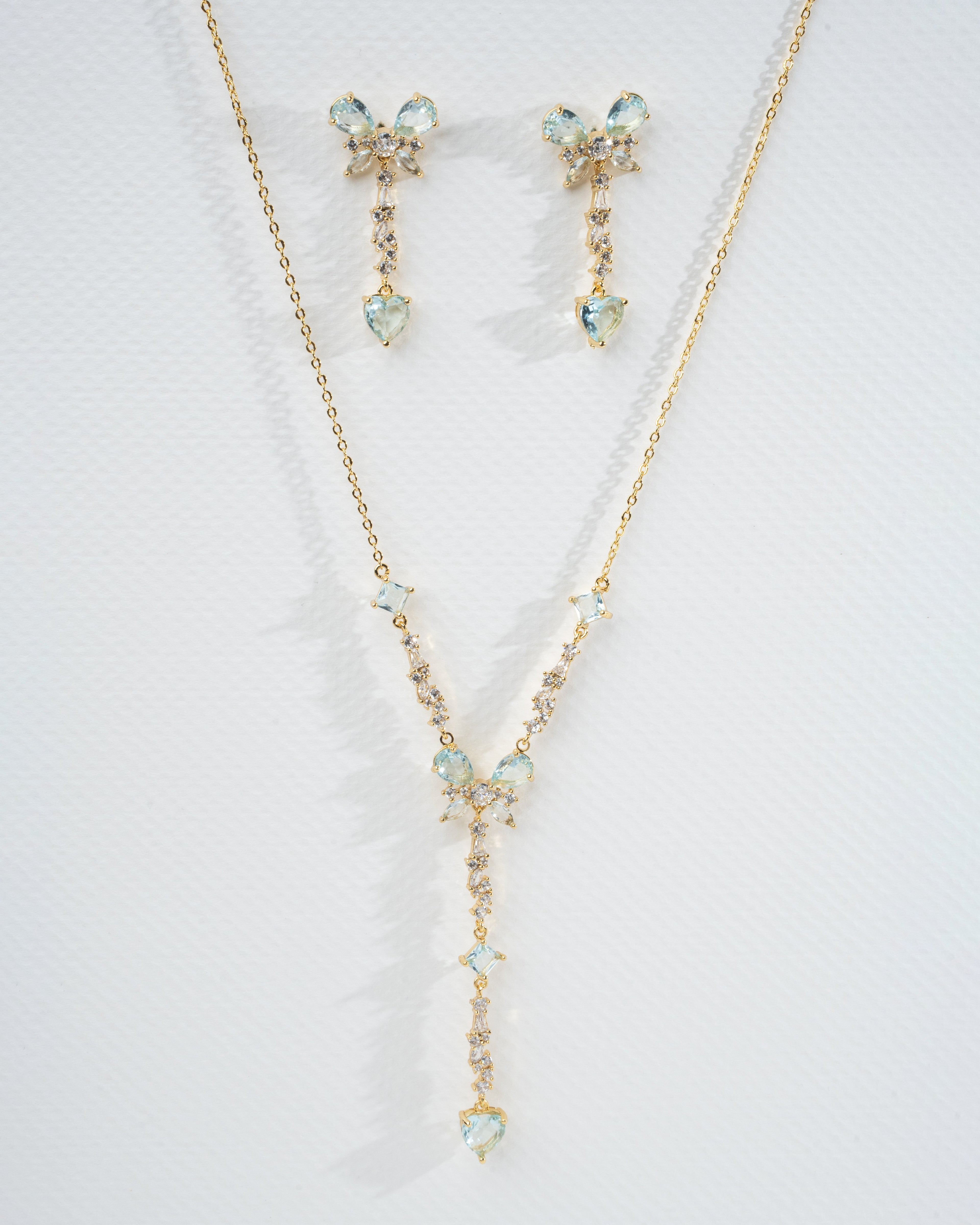 Elegant Aquamarine and Diamond Gold Necklace and Earrings Set
