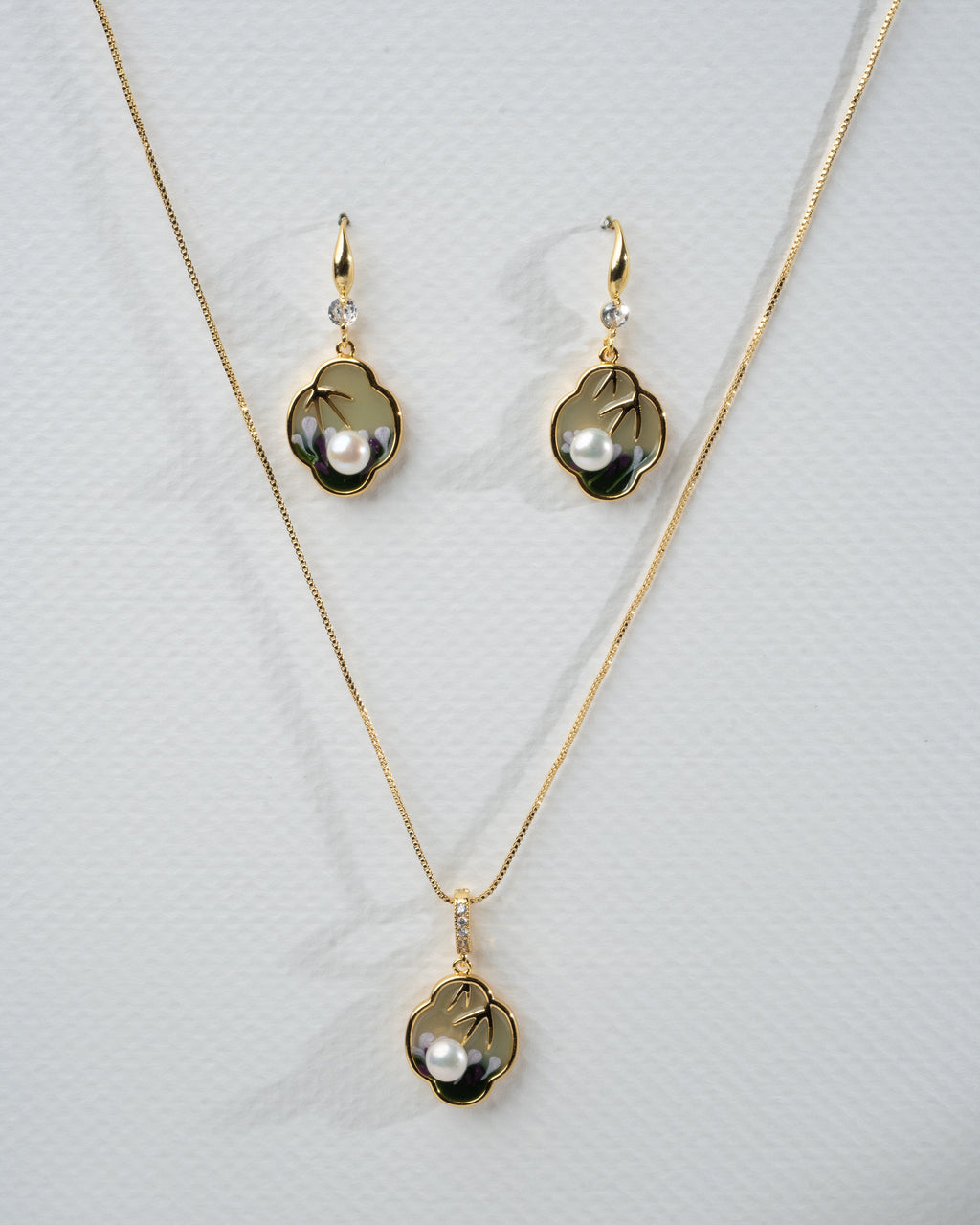 Elegant Pearl and Gold Enamel Jewelry Set