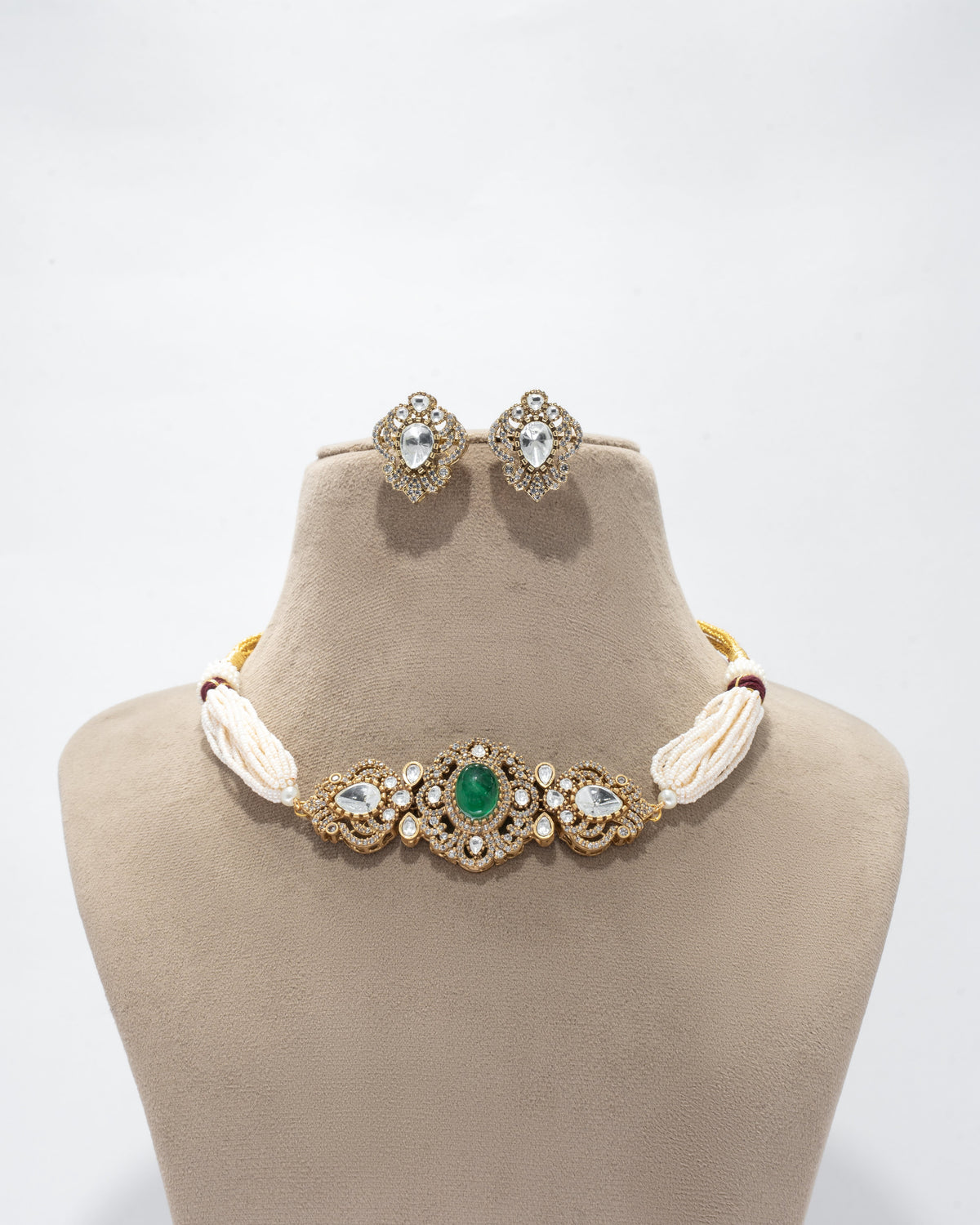 Exquisite Kundan and Pearl Bridal Jewelry Set