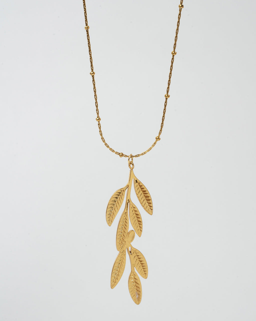 Elegant Gold Leaf Pendant Necklace