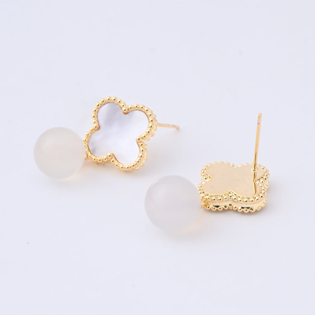 Luxurious Clover Pearl Drop Earrings in Gold