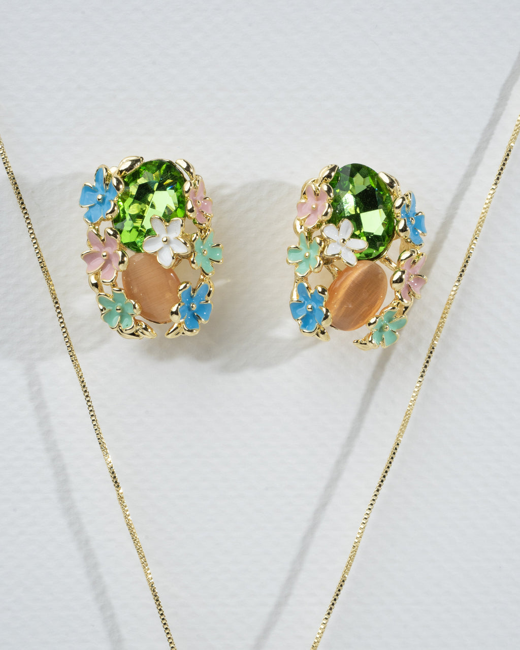 Elegant Floral and Gemstone Jewelry Set - Necklace and Earrings