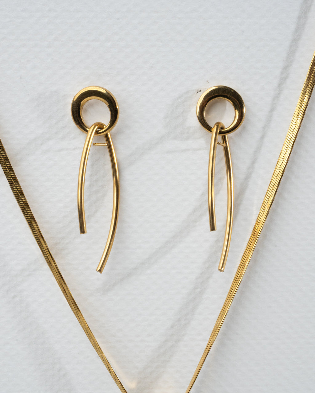 Elegant Gold-Inspired Pendant and Earring Set
