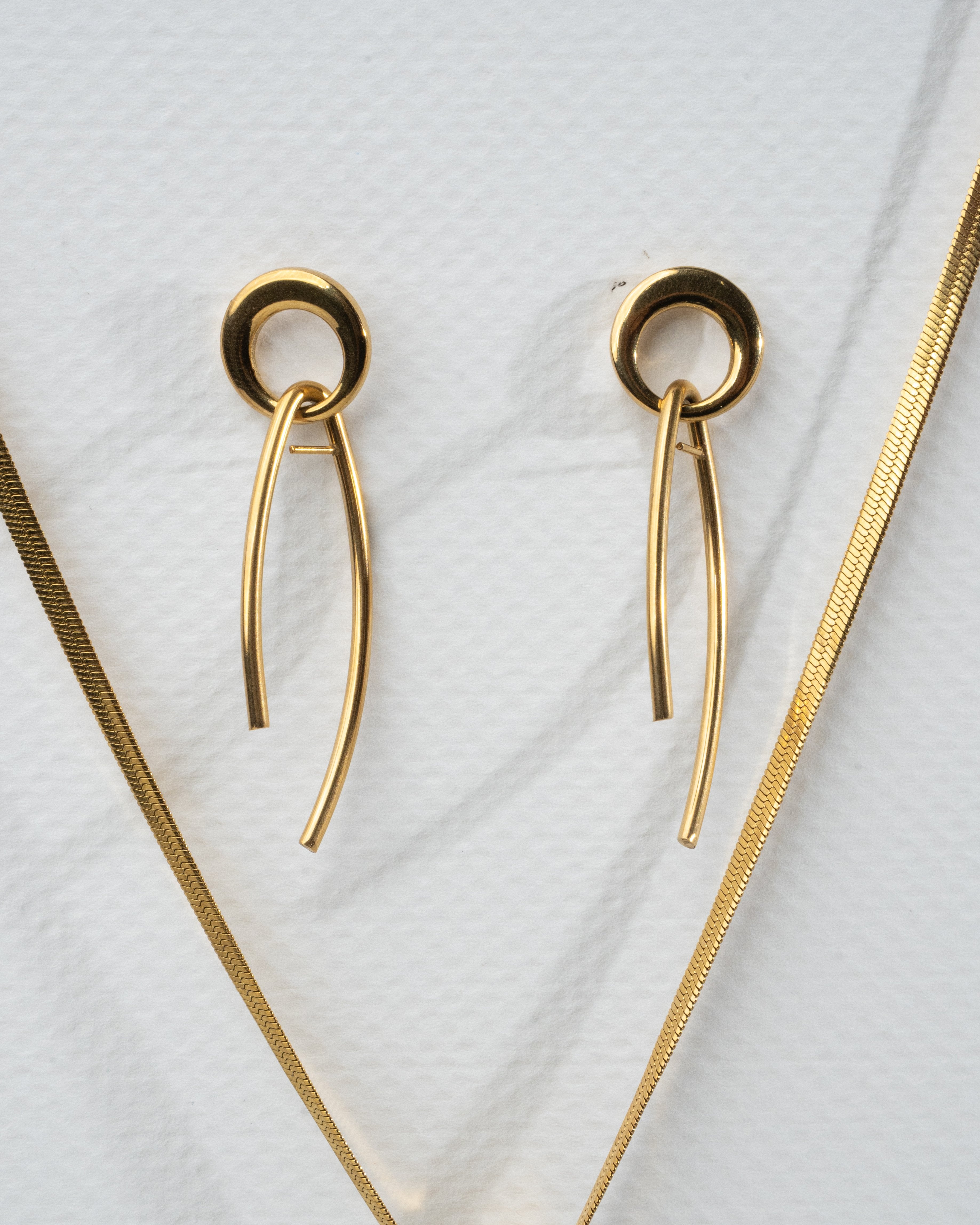 Elegant Gold-Inspired Pendant and Earring Set