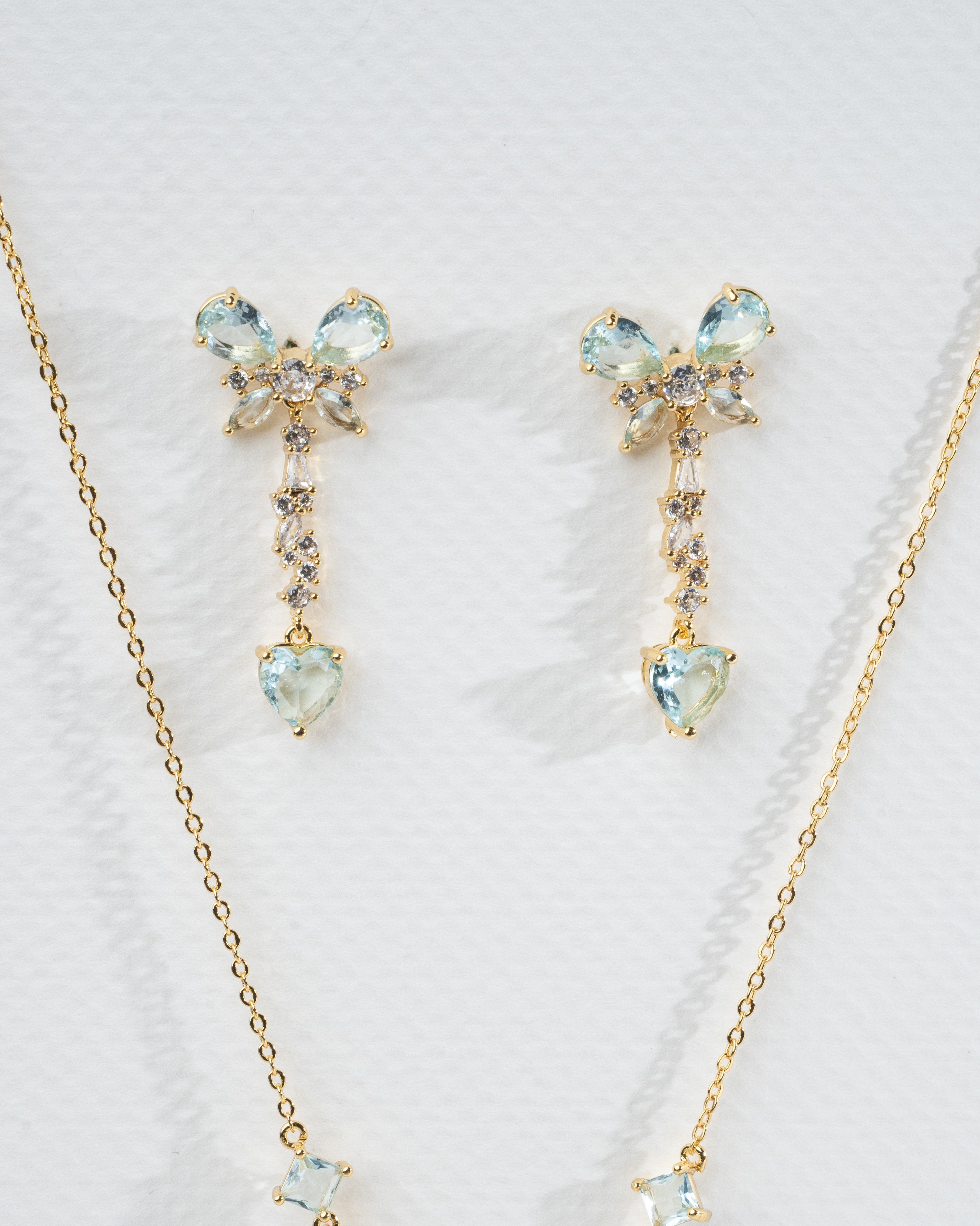 Elegant Aquamarine and Diamond Gold Necklace and Earrings Set