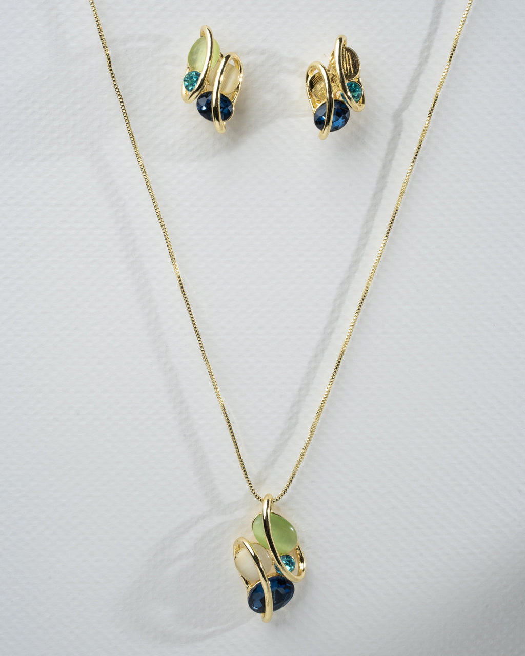 Elegant Gold Twist Jewelry Set with Multicolored Stones