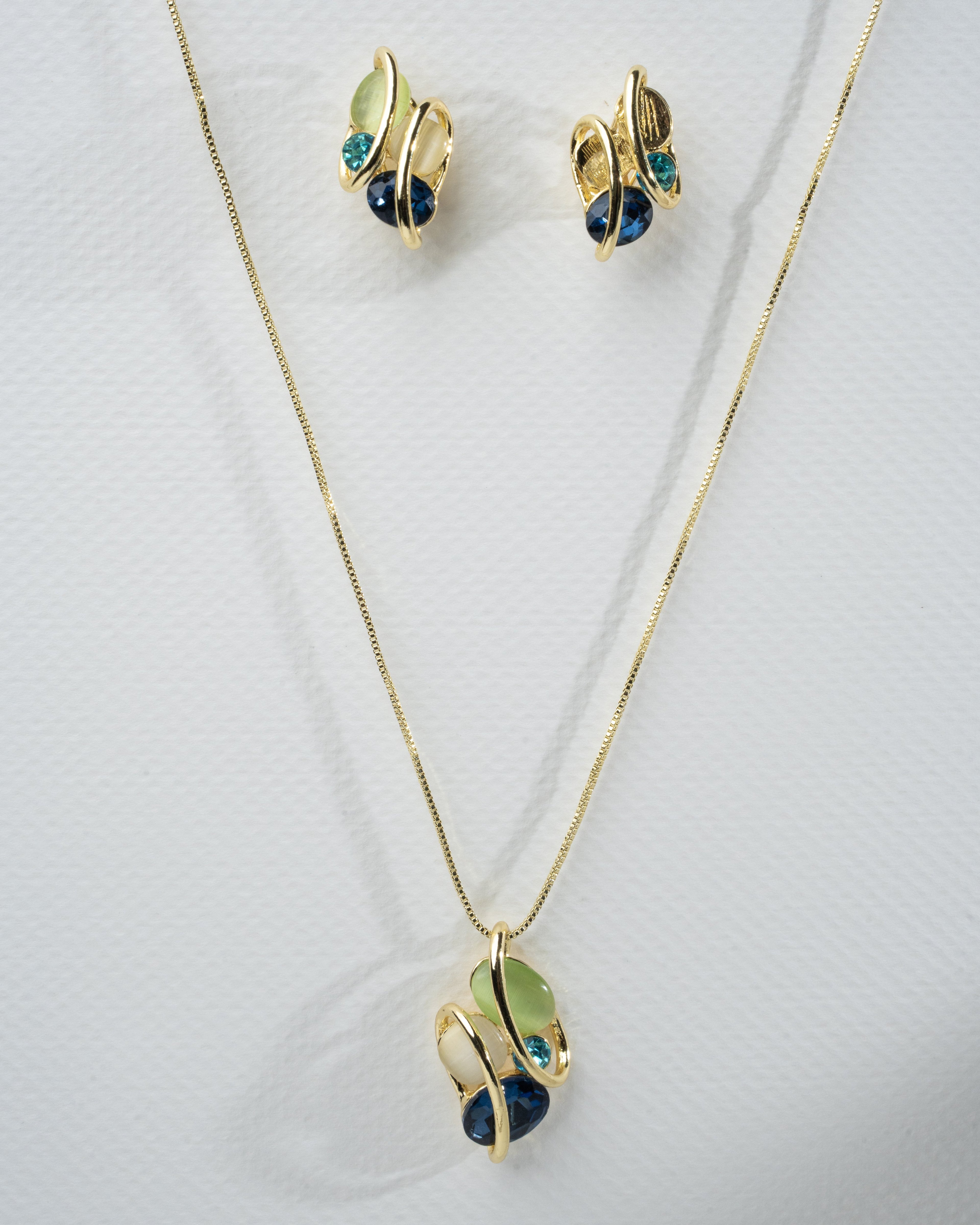 Elegant Gold Twist Jewelry Set with Multicolored Stones