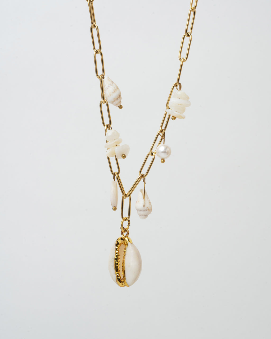 Gold Chain Seashell Pendant Necklace