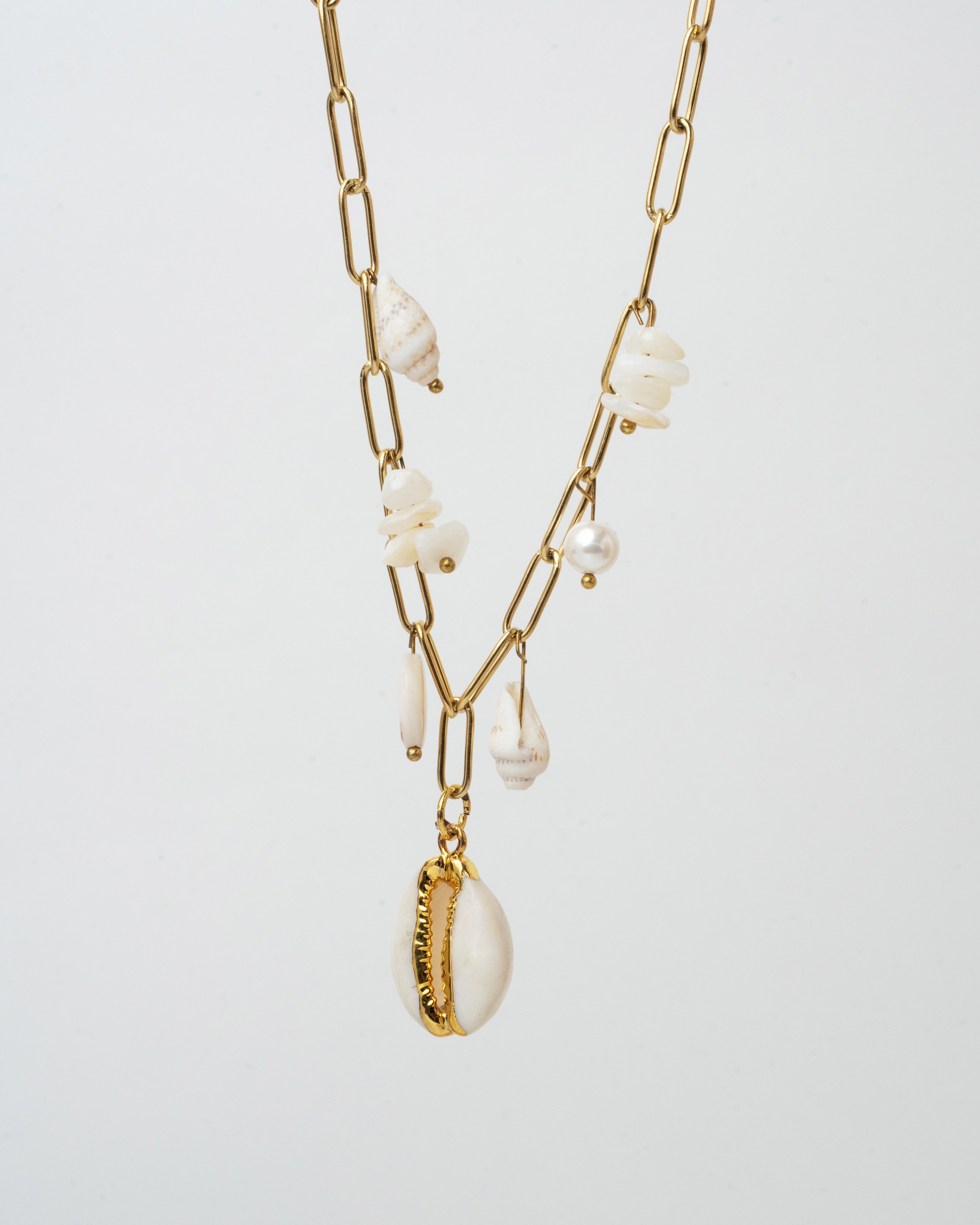 Gold Chain Seashell Pendant Necklace