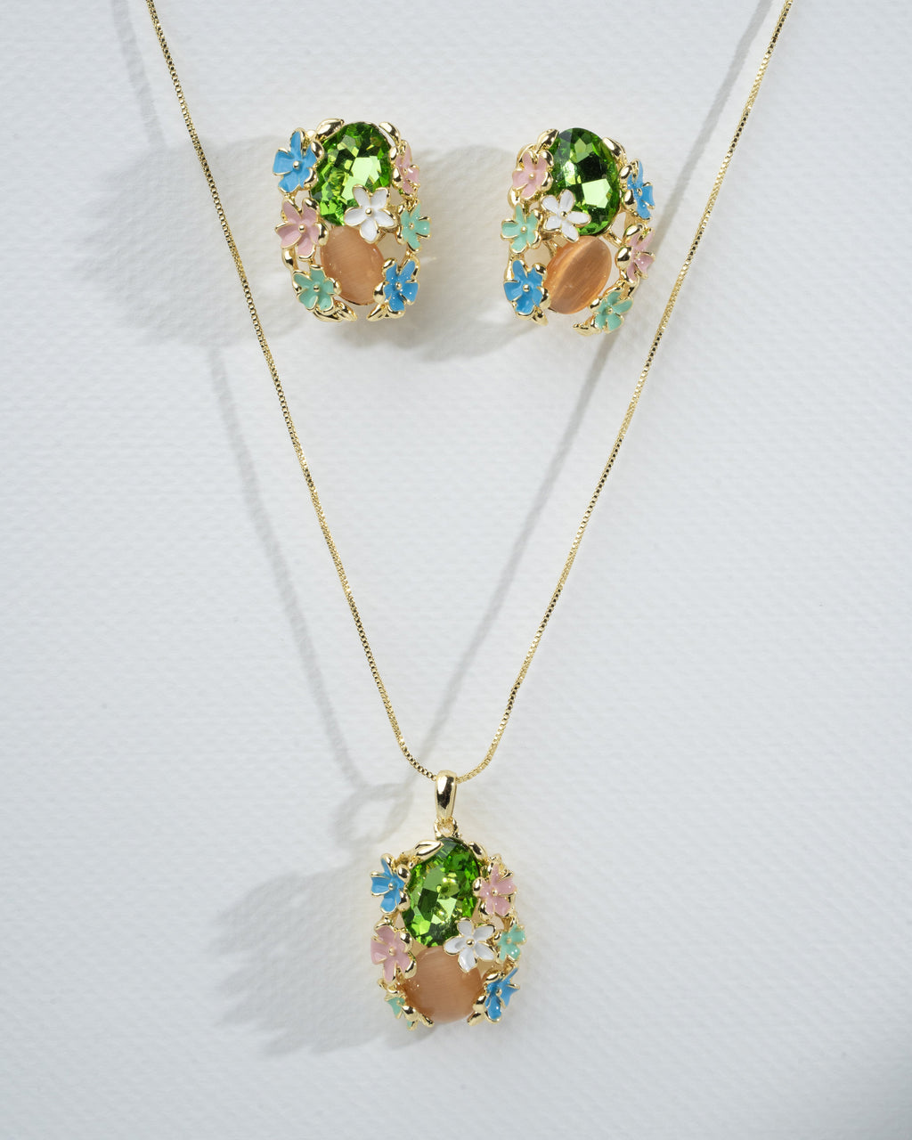 Elegant Floral and Gemstone Jewelry Set - Necklace and Earrings