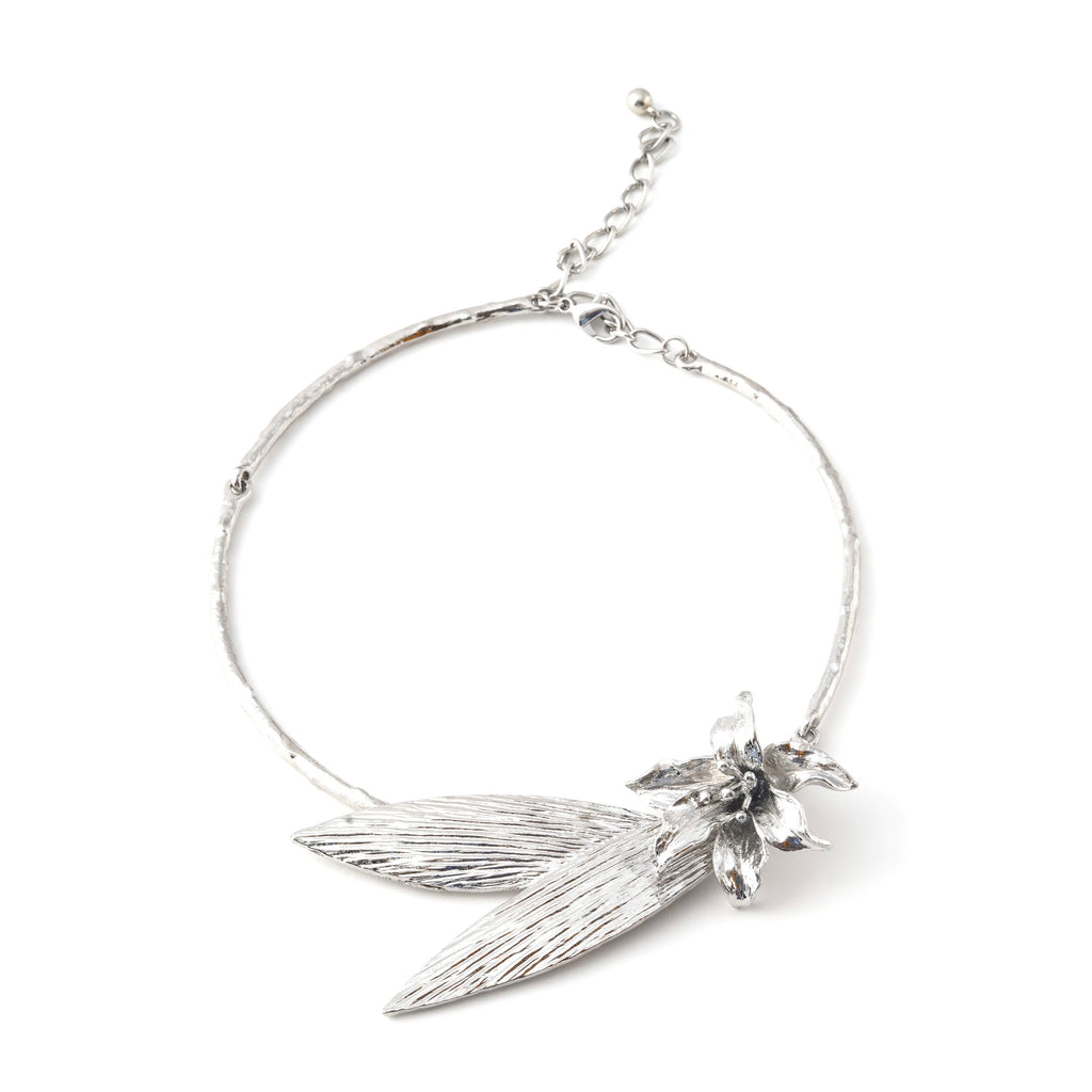Elegant Silver Floral Leaf Nacklace