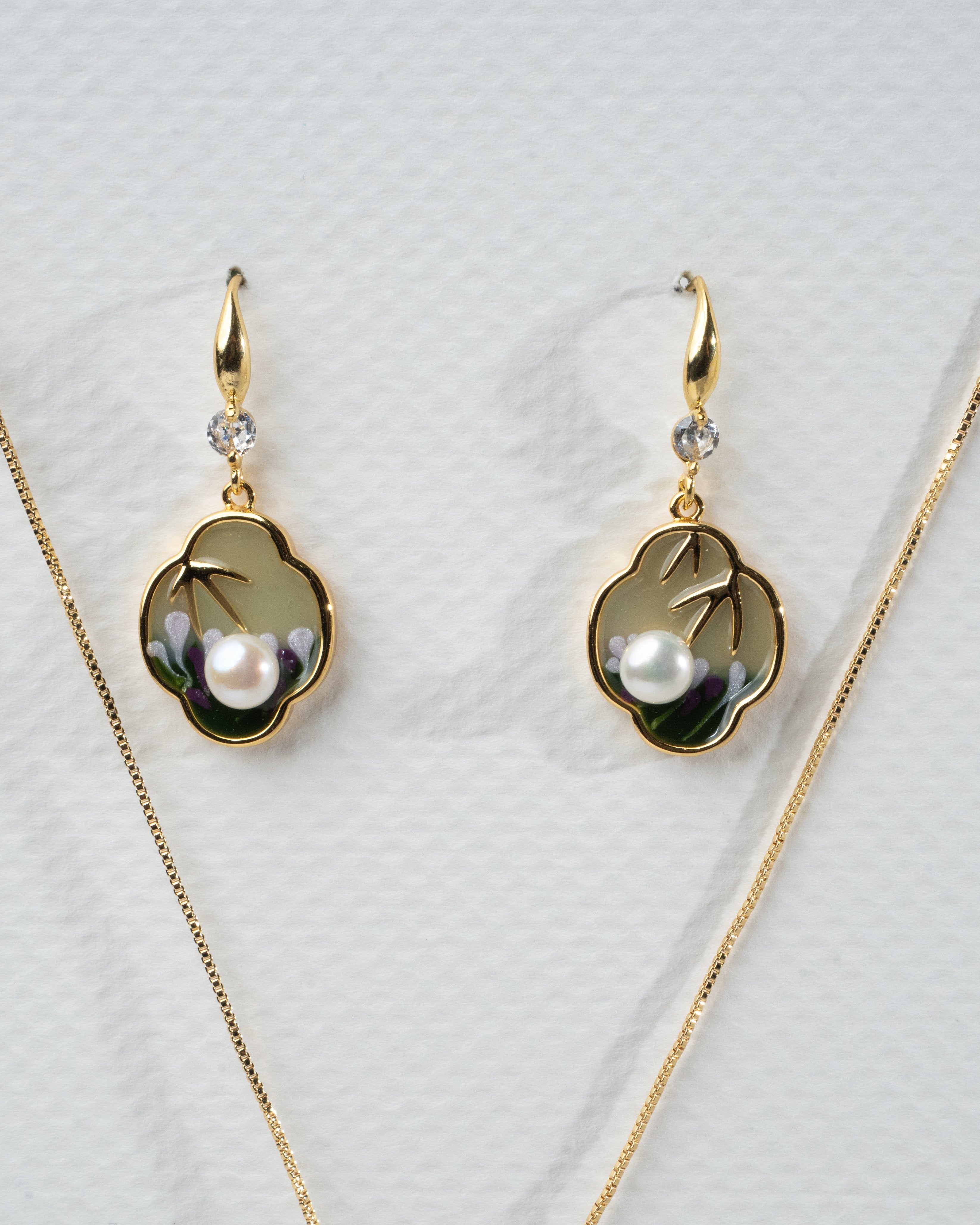 Elegant Pearl and Gold Enamel Jewelry Set