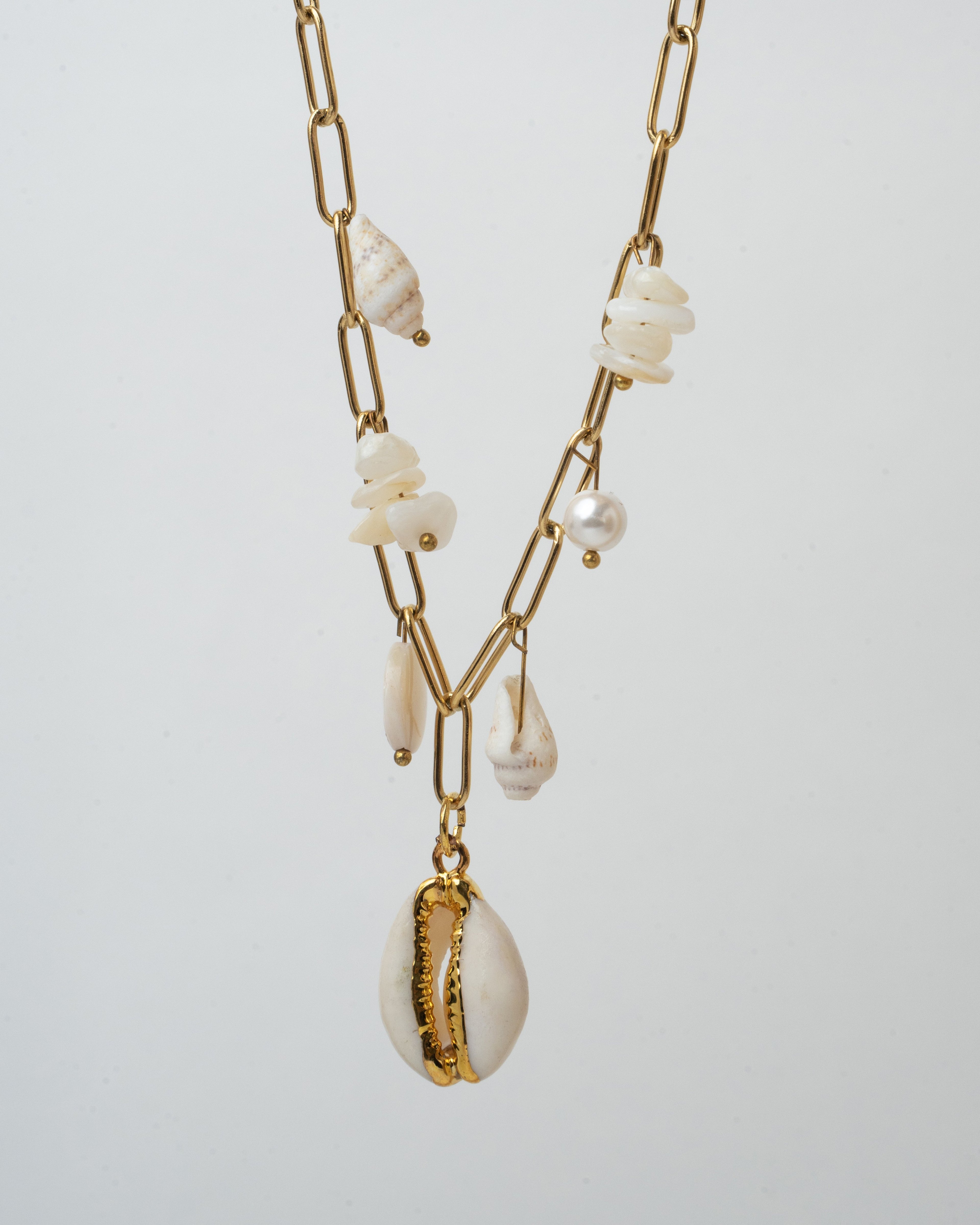 Gold Chain Seashell Pendant Necklace