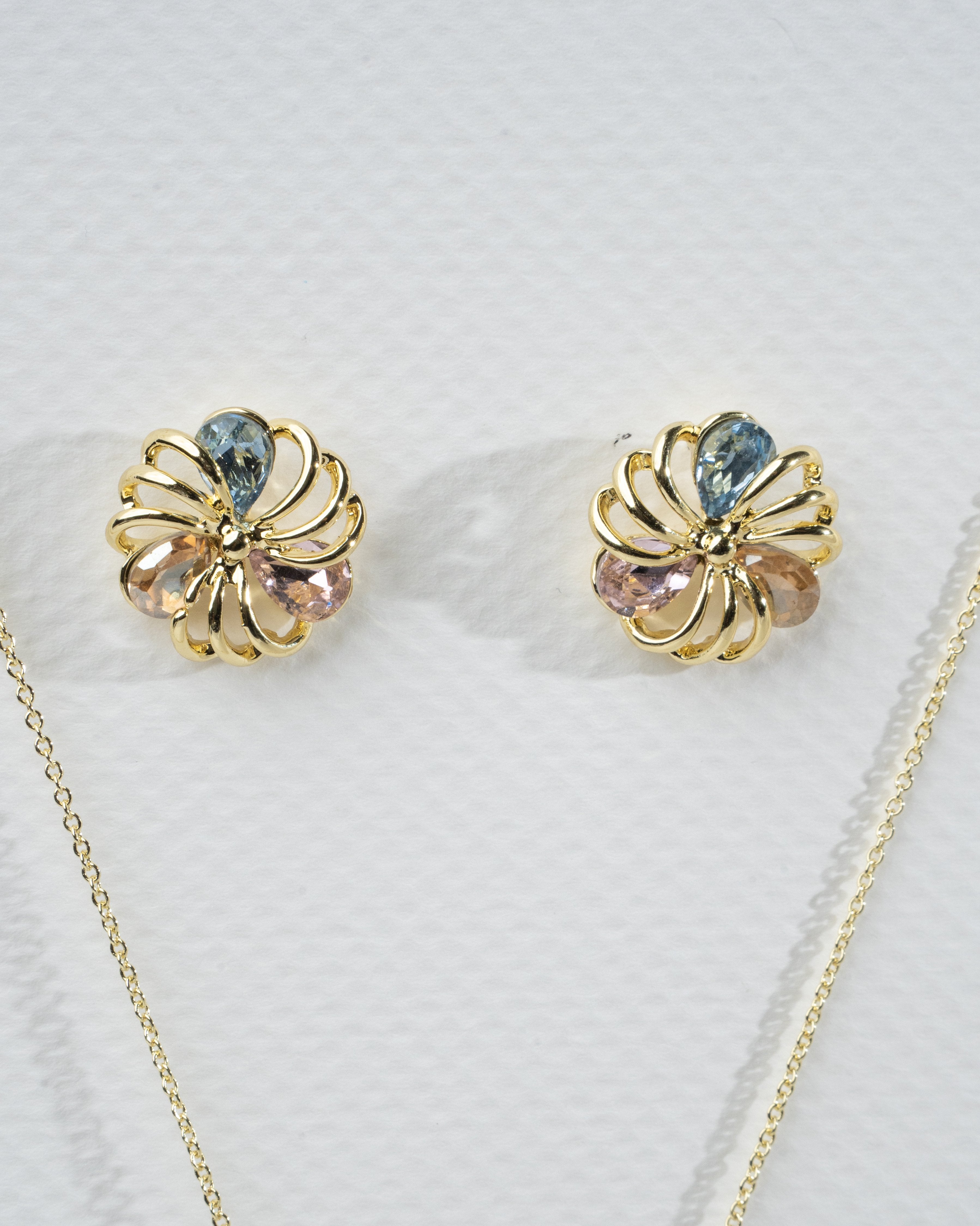 Elegant Flower Burst Gold Jewelry Set with Multicolor Gemstones