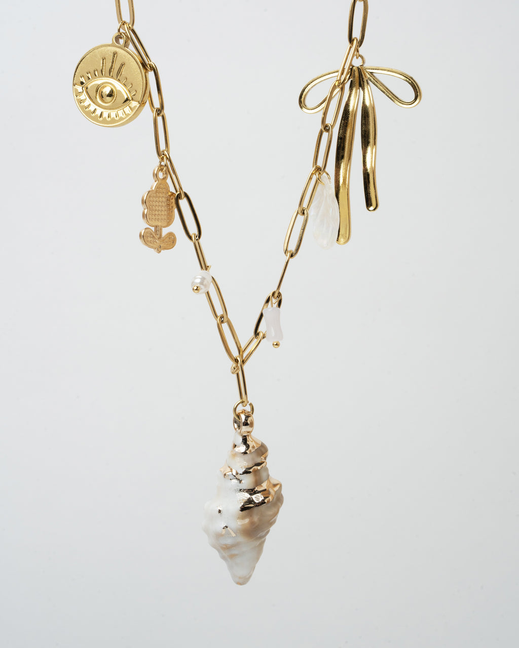 Elegant Gold Charm Link Necklace with Shell Pendant