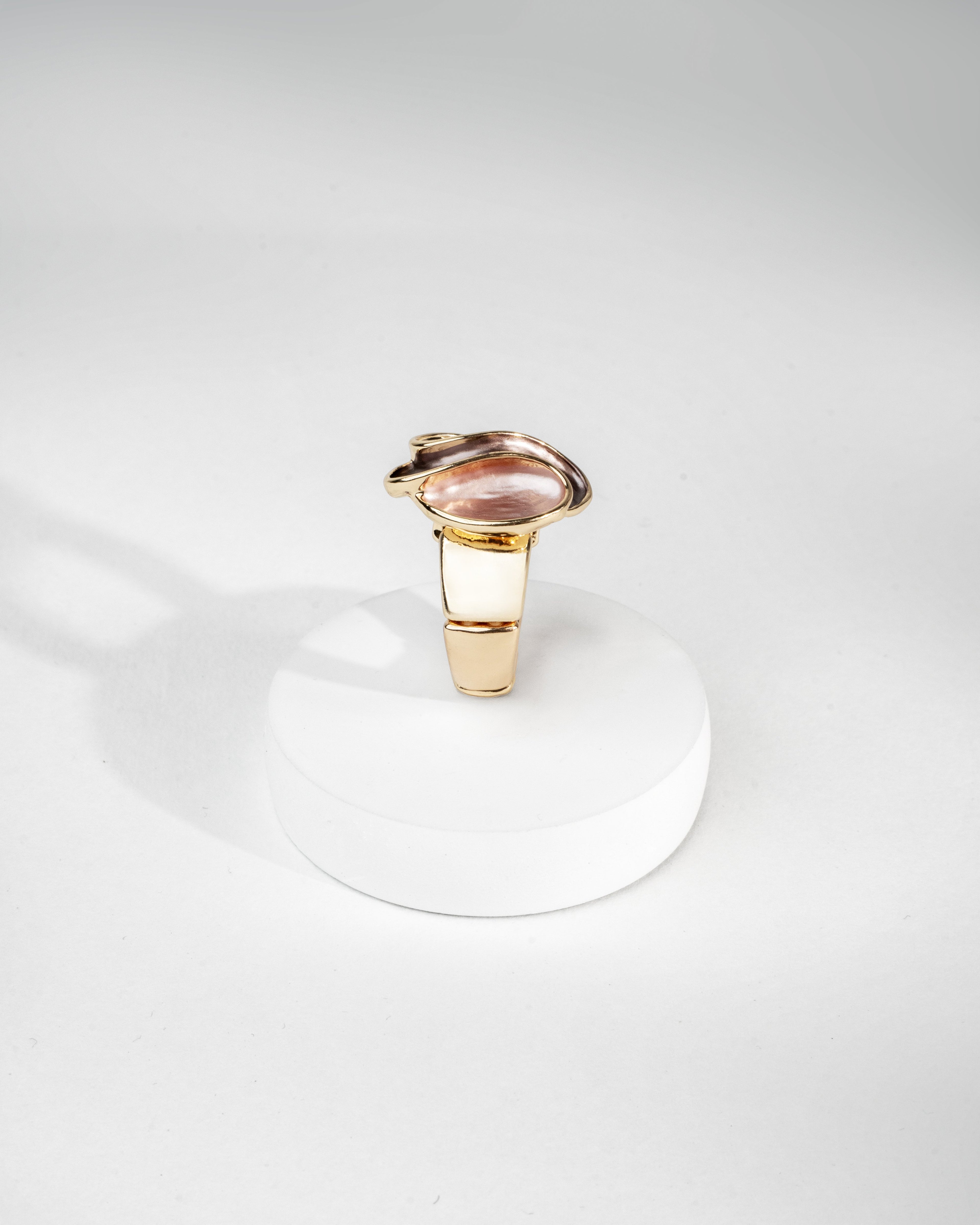 Elegant Dual-Toned Pearl Enamel Ring