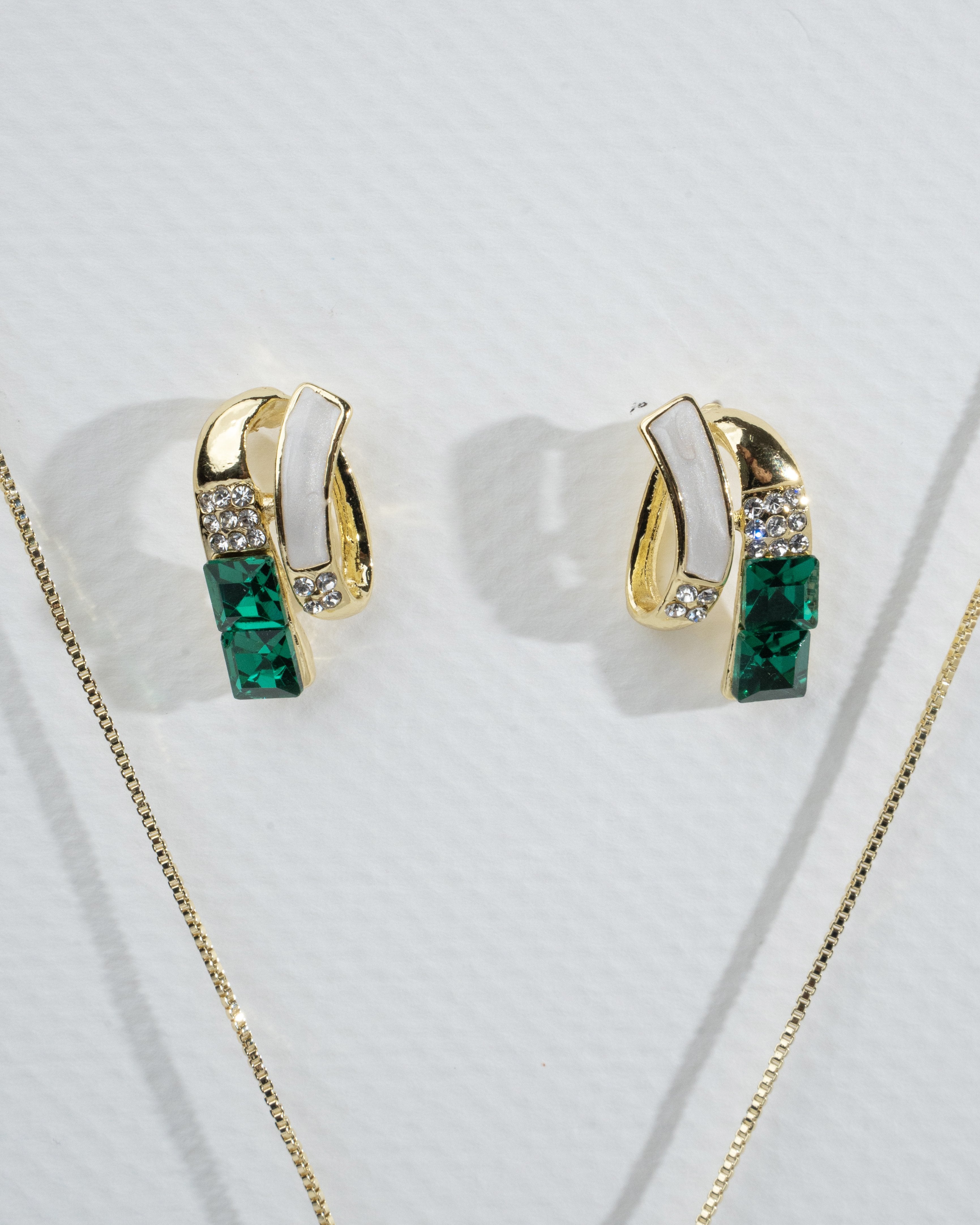 Elegant Gold and Emerald Jewelry Set