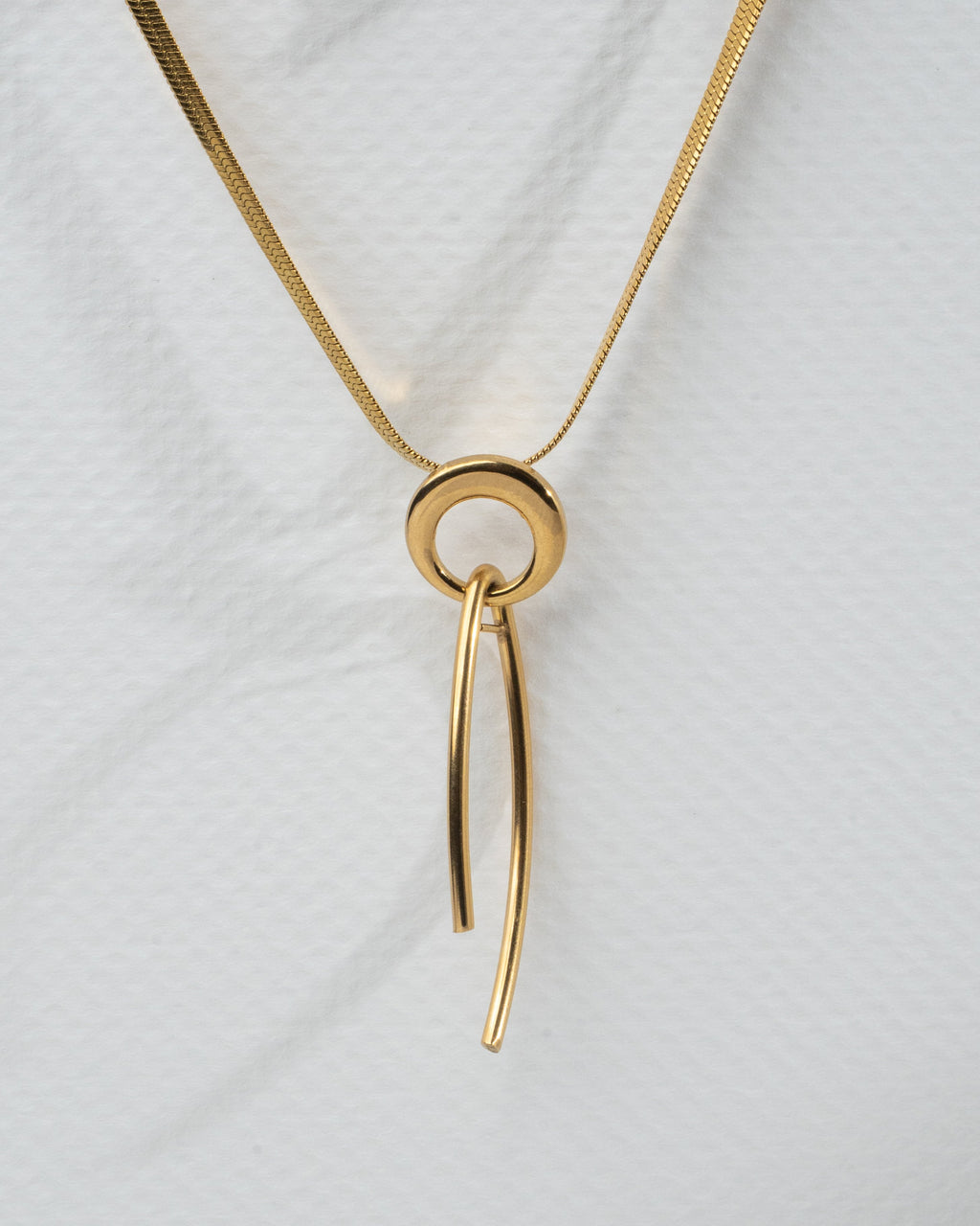 Elegant Gold-Inspired Pendant and Earring Set